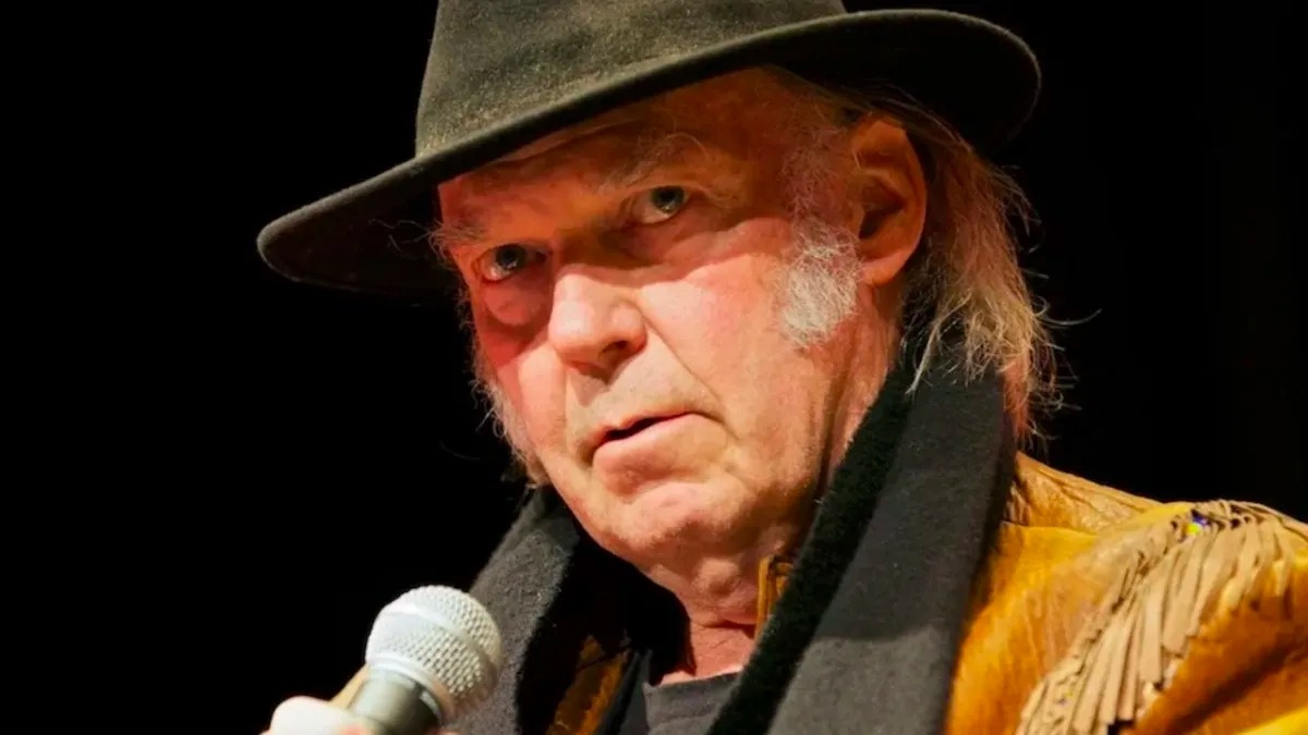 Neil Young vil spille Glastonbury i 2025, beslutningen om at trække sig ud var en "fejl"