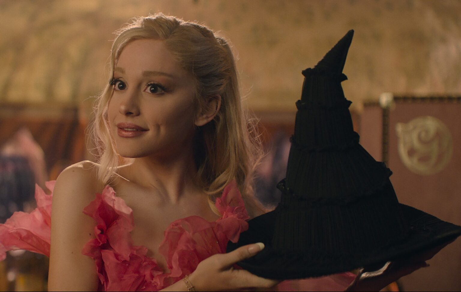Ariana Grande Siger At Det At Spille Glinda I Wicked Hjalp Med At Ariana Grande Siger At Det At Spille Glinda I Wicked Hjalp Med At