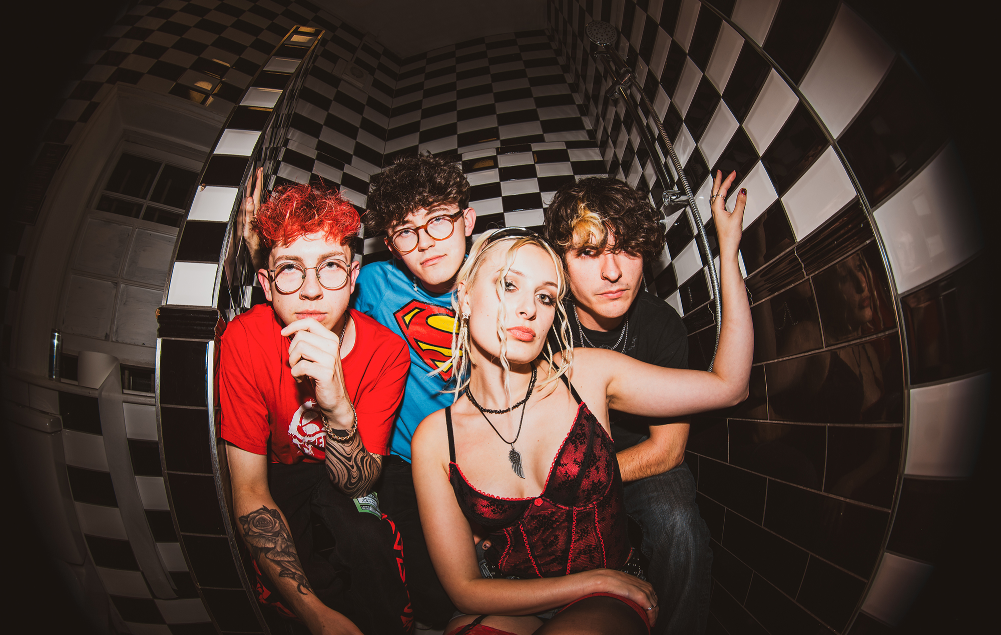 Mød South Arcade, Oxford -kvartetten, der blander Y2K -genrer til en oprørsk lyd