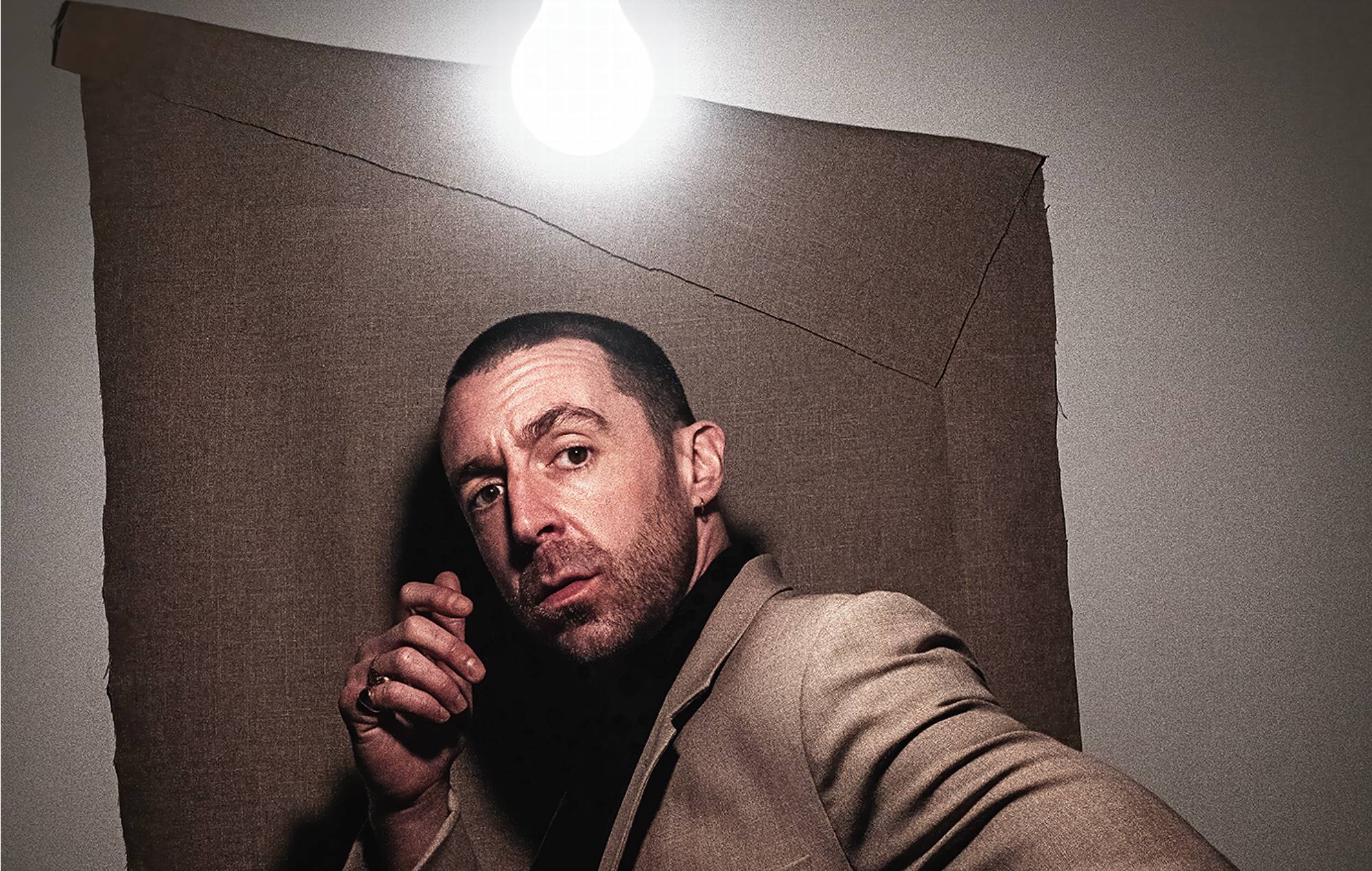 Miles Kane fortæller os om New Dan Auerbach producerede album 'Sunlight in the Shadows' - og chancerne for en sidste Shadow Puppets -genforening