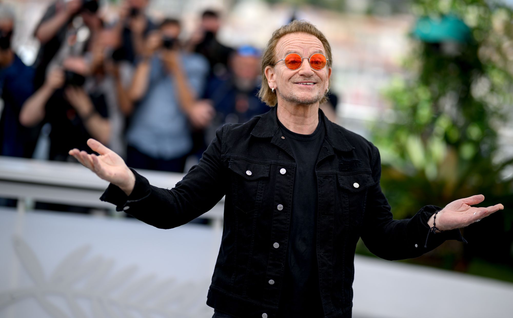 Bono "klar til fremtiden" med U2, og band har "25 gode sange" til nyt album