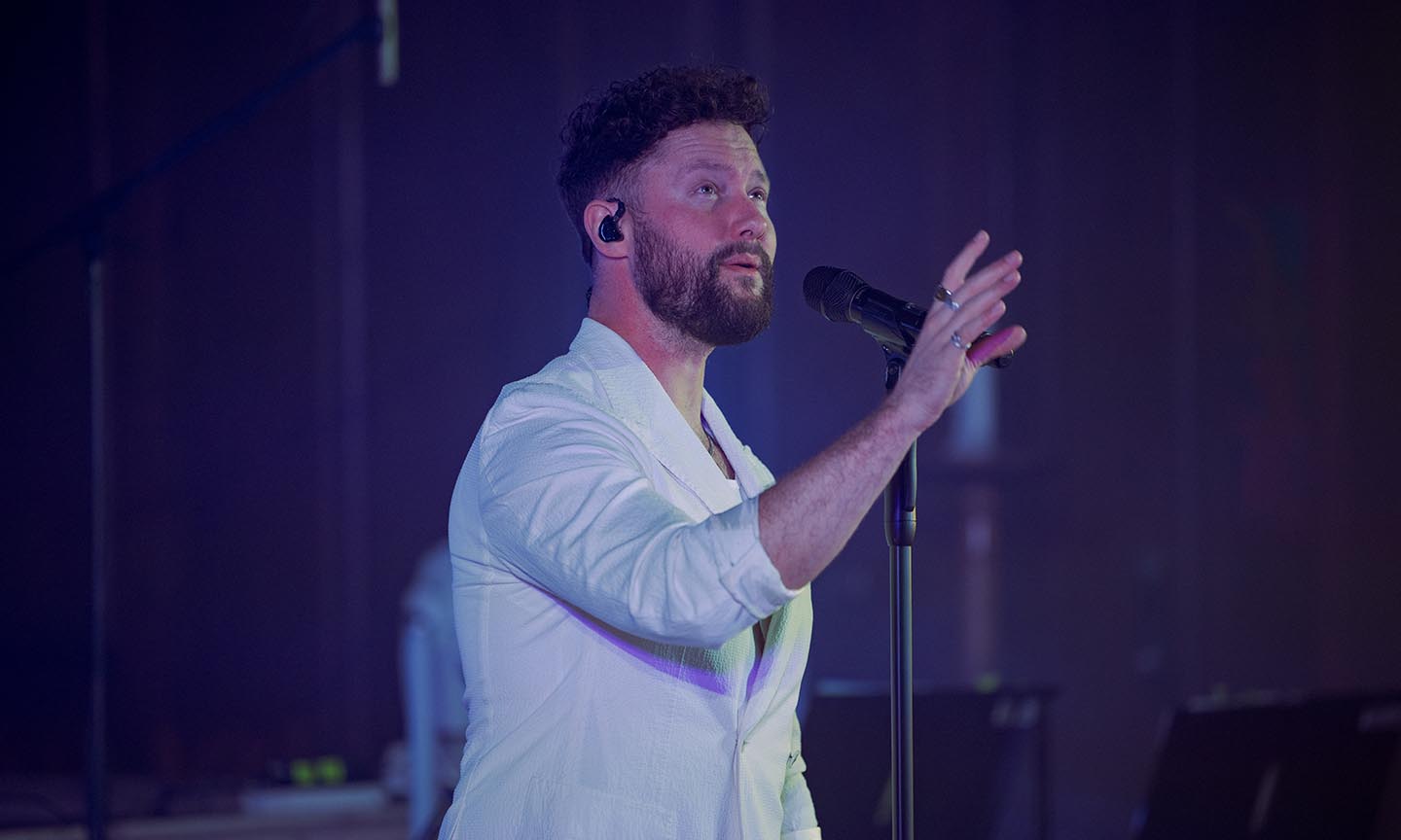 Calum Scott modtager Brit Billion Award