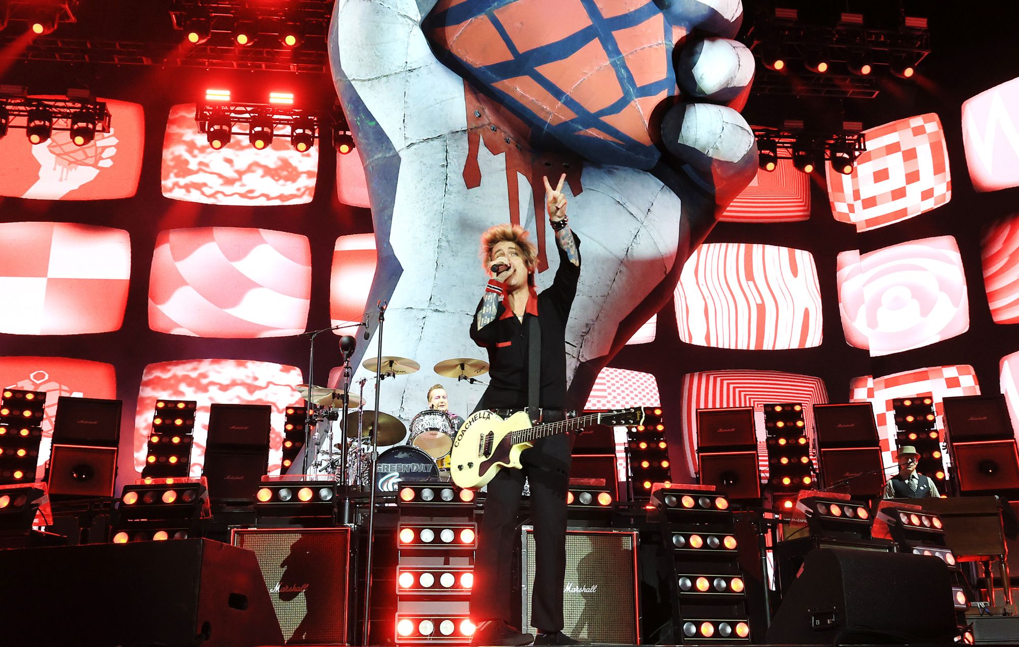 Se Green Day's Billie Joe Armstrong Angily Tell Off Fan for gentagne gange at slå ham med Squirt Gun