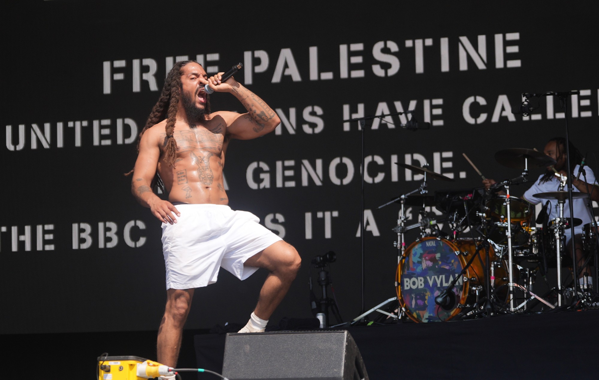 Bob Vylan faldt af deres agent med os Visa tilbagekaldt som kriminel efterforskning, der blev lanceret efter Glastonbury "Death to the IDF" kontrovers