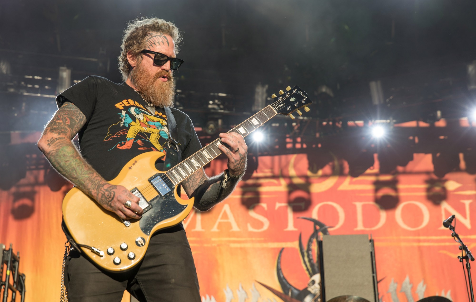 Brent Hinds afslører, at han blev "sparket ud" af Mastodon i skæve sociale medier kommentar: "Fuck disse fyre"