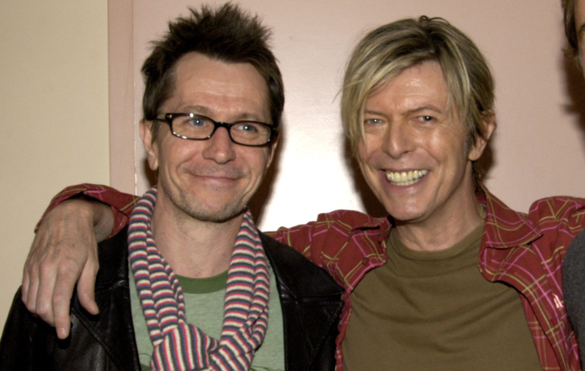 Gary Oldman siger "verden er gået til lort", siden David Bowie døde