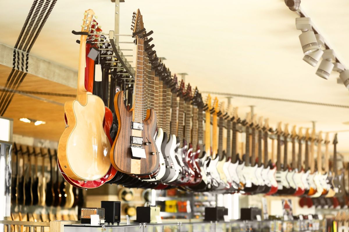 Denne futuristiske “dovne-guitar”