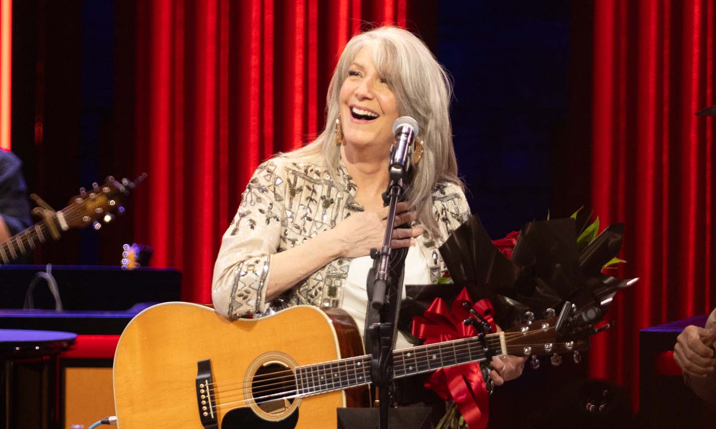 Kathy Mattea inviterede til at deltage i Grand Ole Opry