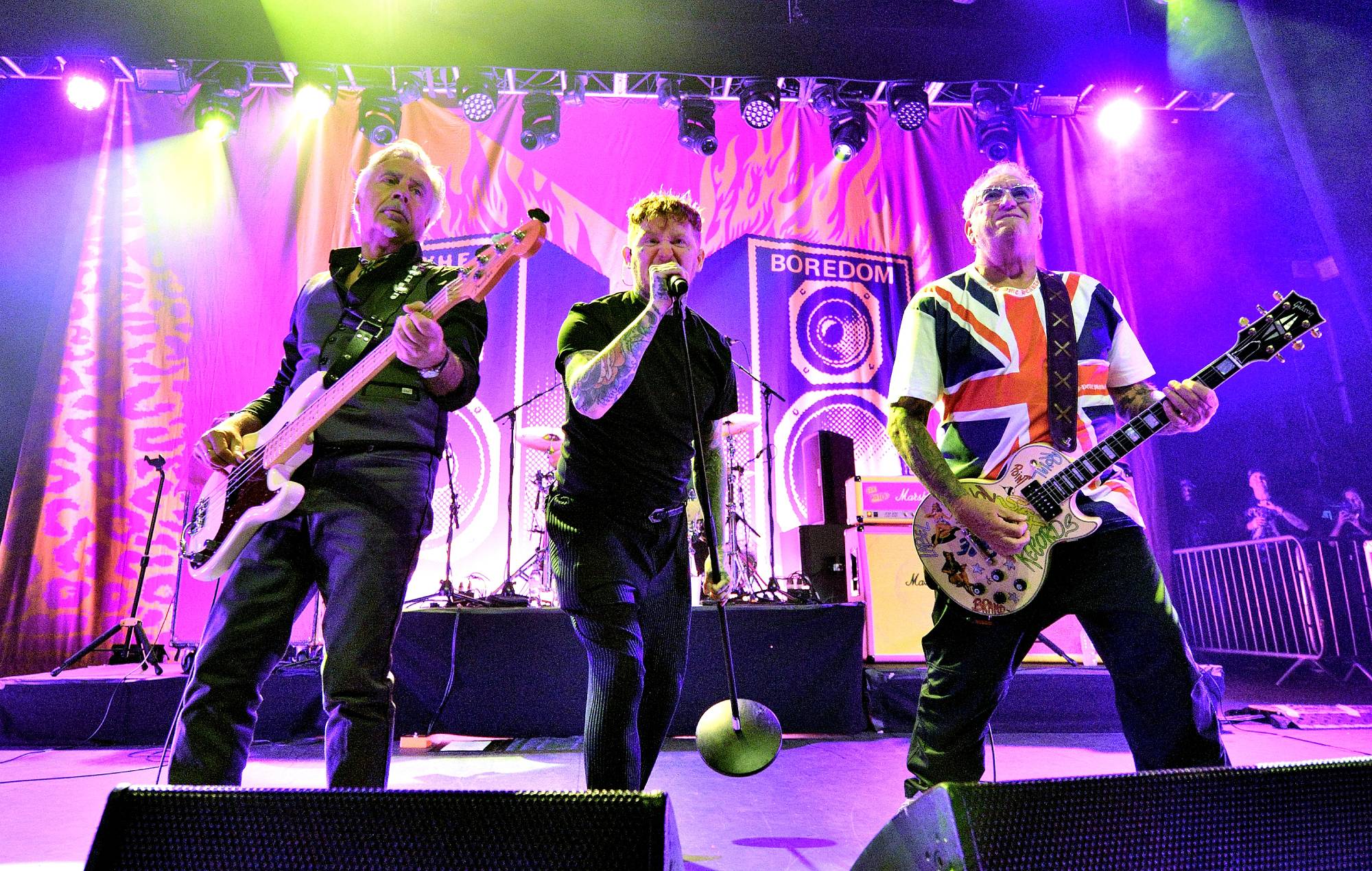 Sexpistoler med Frank Carter udsætter North- og South American Tour, efter at Steve Jones bryder håndleddet: "Gud redde håndleddet"