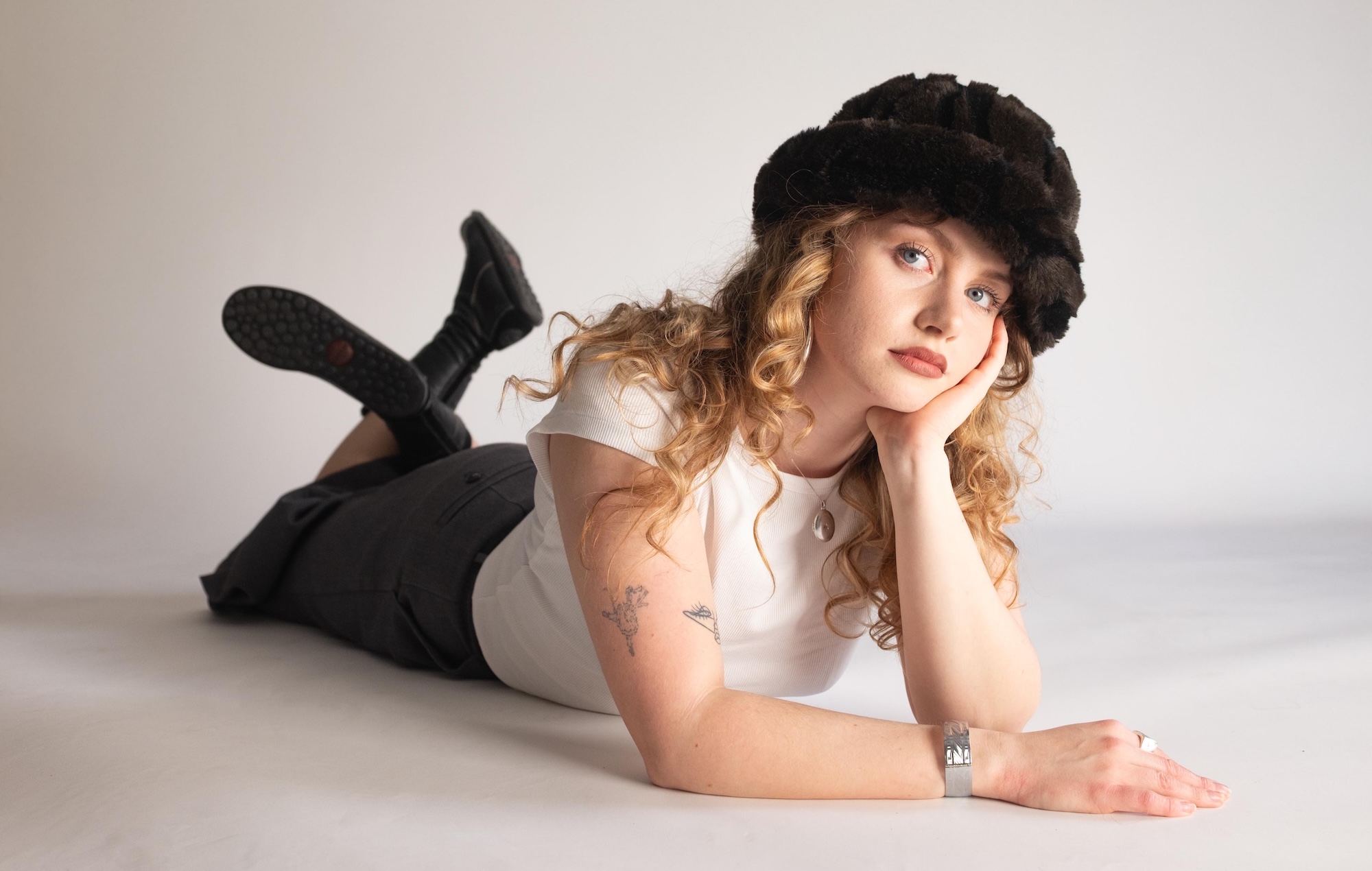 "Livet har været denne ting, som jeg har kæmpet mig igennem, men musikken har altid hjulpet mig ud af det"