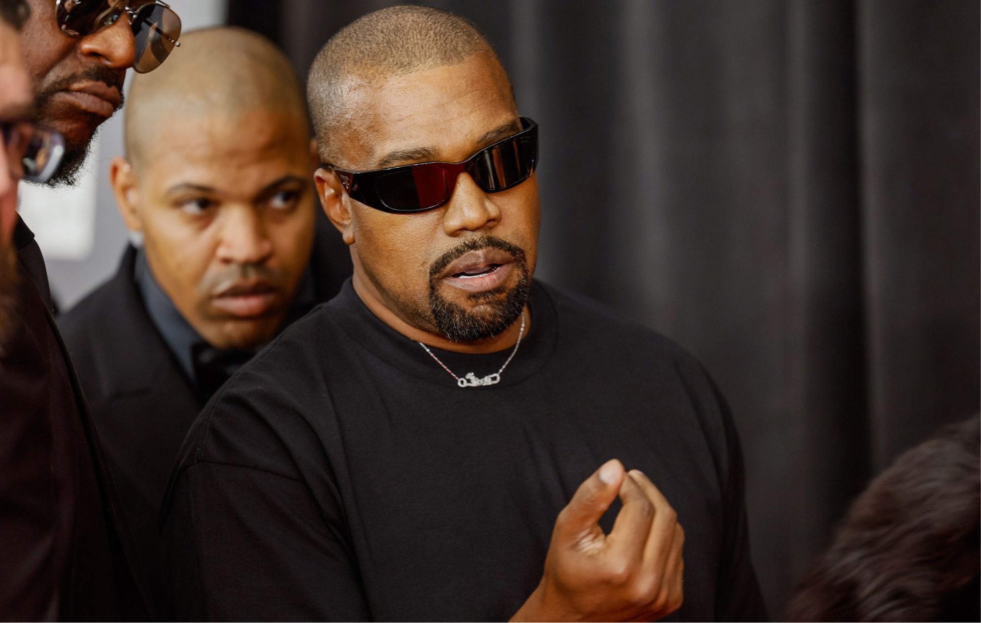 Anti-Defamation League og Disturbeds David Draiman siger, at Kanye Wests undskyldning er "forsinket", men "fortryder ikke hans lange historie med antisemitisme"