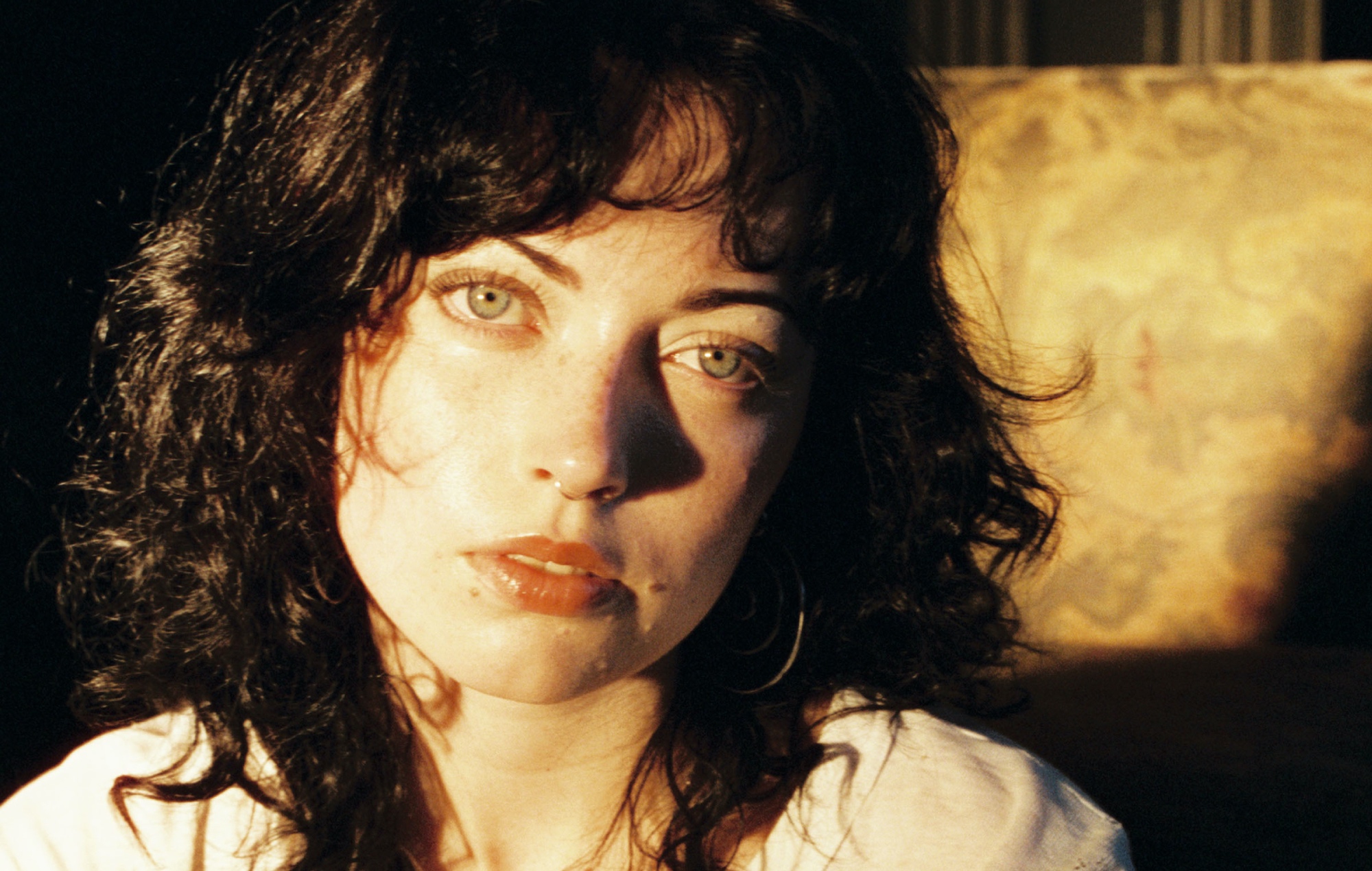 Violet Grohl underskriver stor pladekontrakt med Republic/Island EMI og deler to nye sange 'Thum' og 'Applefish'