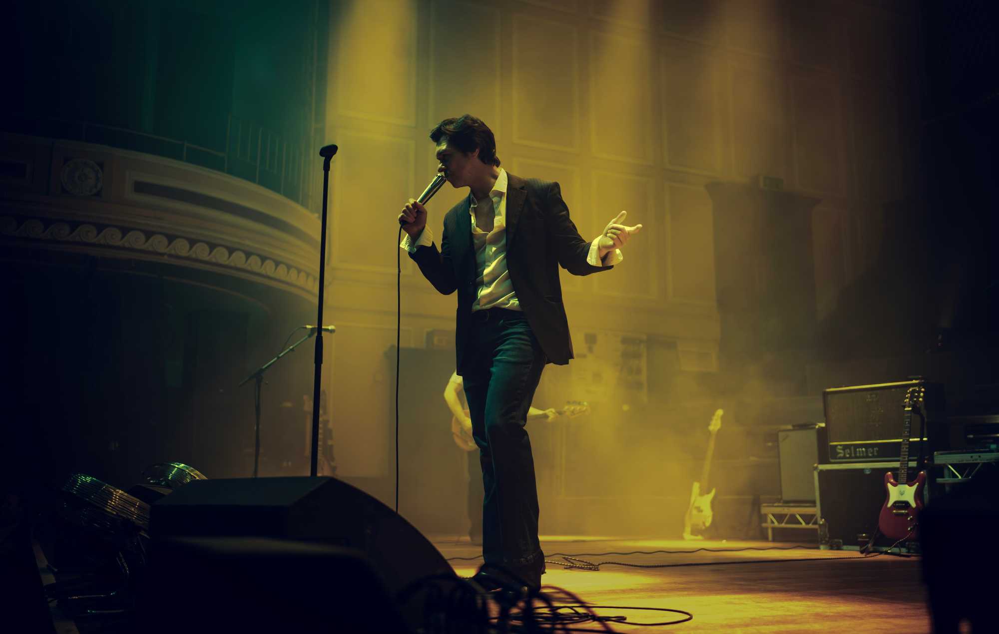 Arctic Monkeys-hyldesten, der spillede 'Opening Night' live før bandet selv: "Det føles ret specielt"