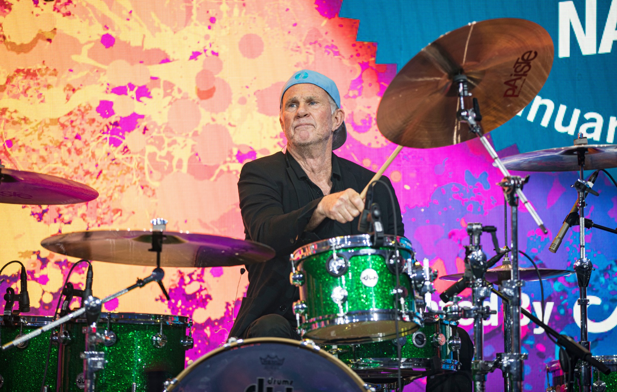 Se Red Hot Chili Peppers' Chad Smith overraske trommeelever som lærervikar