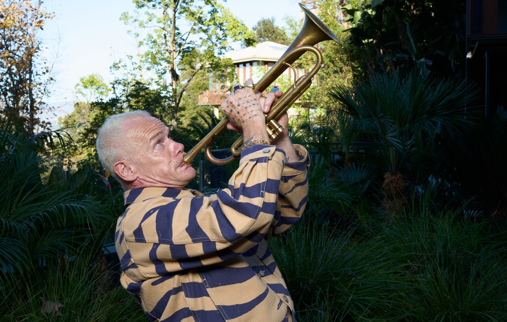 Chili Peppers jazzede, trøstende debut læner sig hårdt tilbage