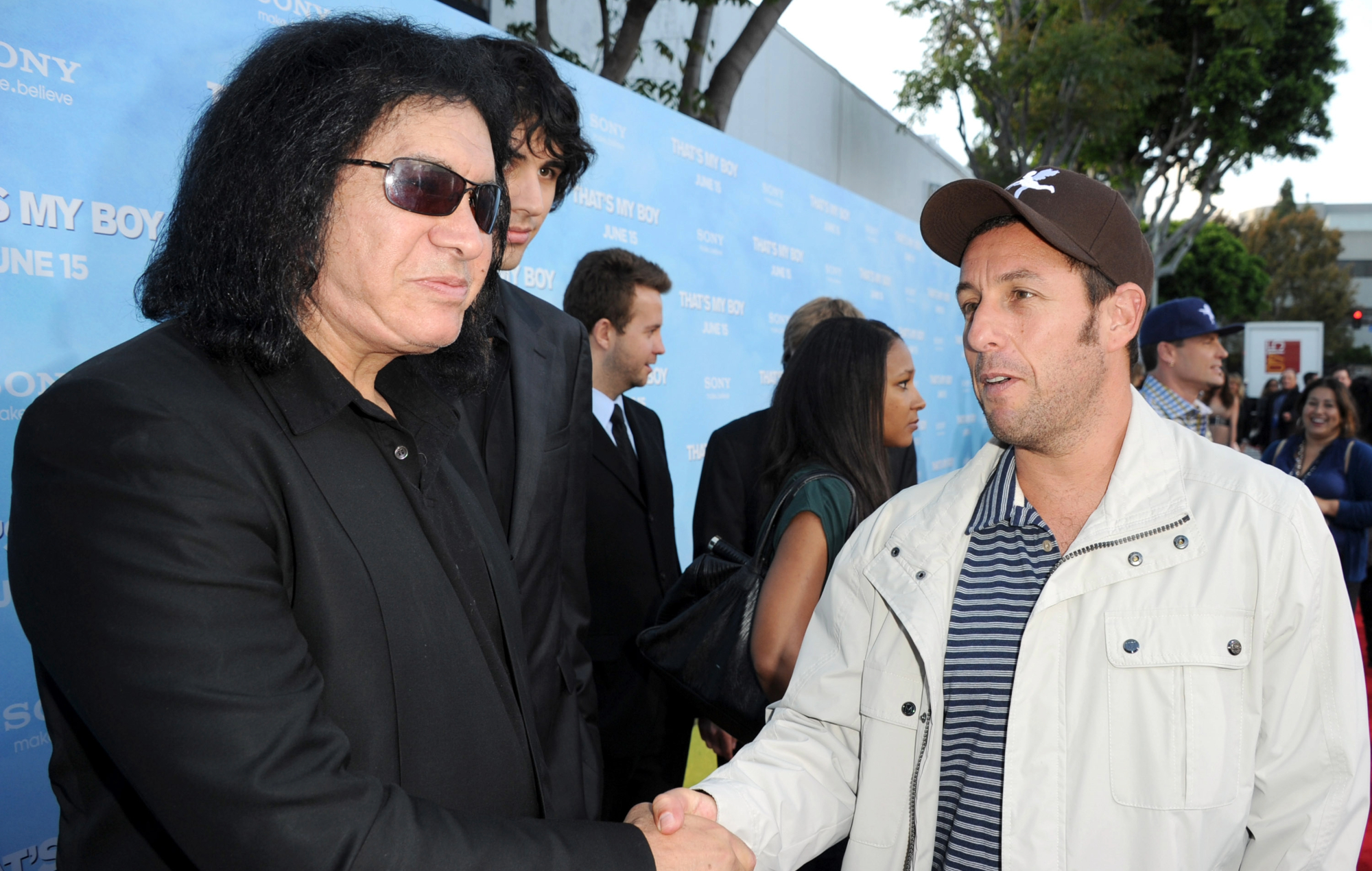 Gene Simmons stak tungen ned i halsen på Adam Sandler til fest for at gøre ham "til min tæve"