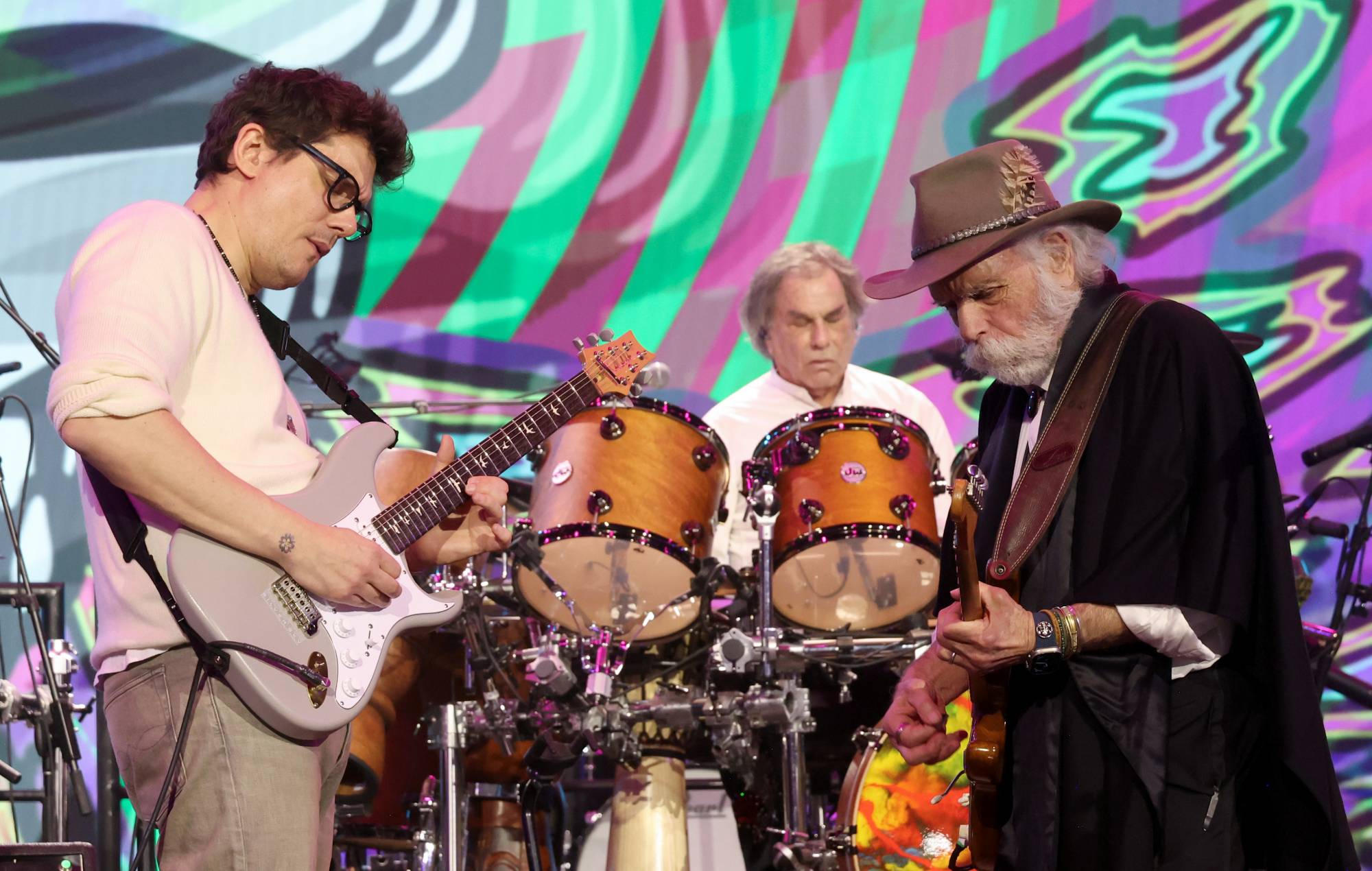 John Mayer lancerer Grateful Dead fan-lyttefest til ære for den afdøde guitarist Bob Weir