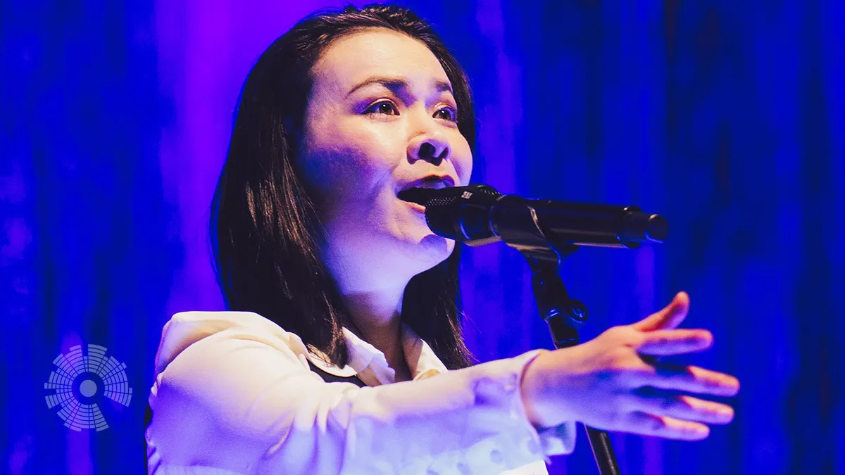 Mitski Lets Her Guard Down på New York City's The Shed: Anmeldelse + billeder