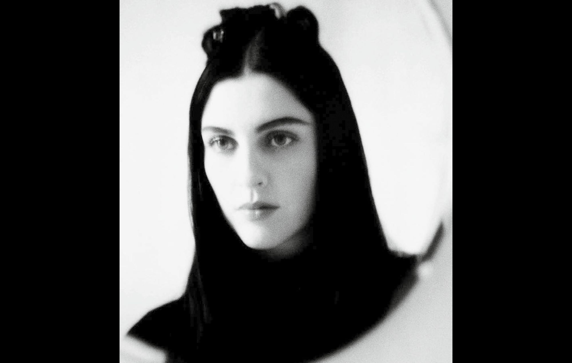 Ny bog til at præsentere "et lyrisk portræt af Susie Cave" med ord af Nick Cave og fotos af Dominique Issermann