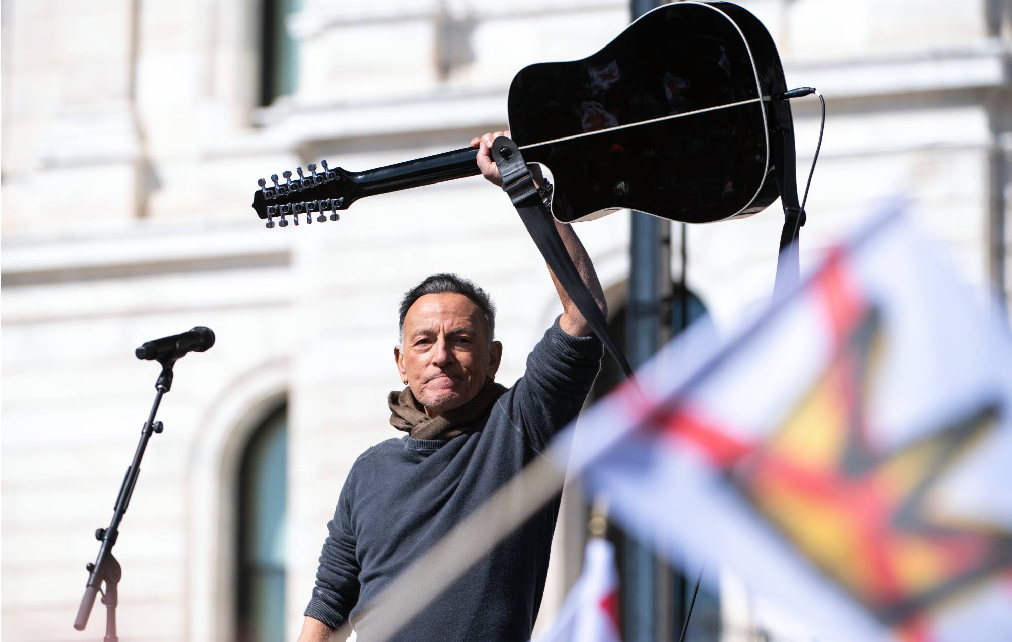 Se Bruce Springsteen spille 'Streets Of Minneapolis' ved anti-Trump 'No Kings'-protest i Minnesota