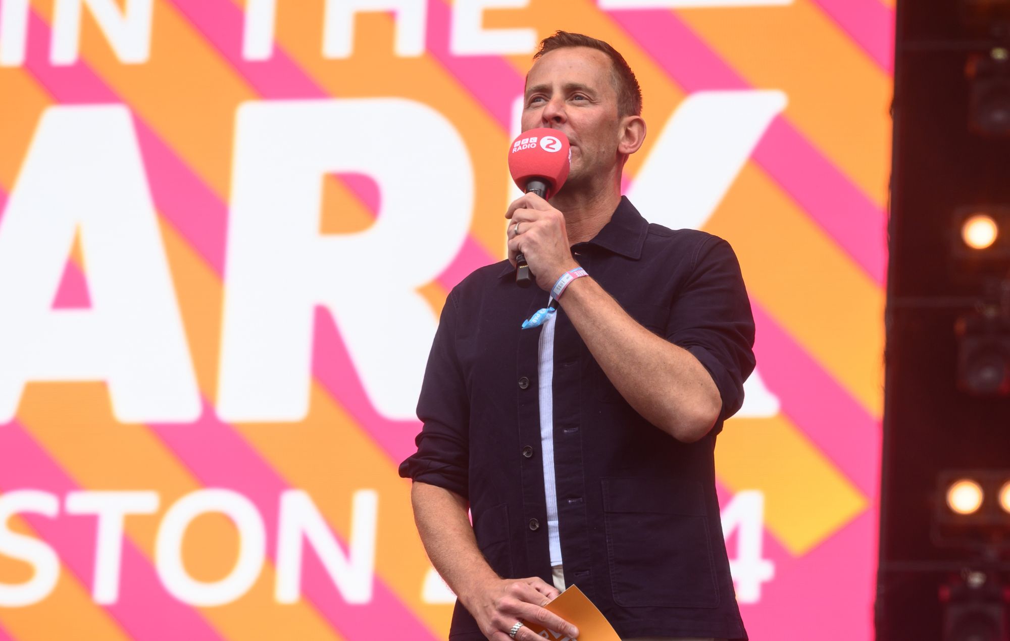 BBC fyrede Scott Mills fra Radio 2 efter angiveligt at have erfaret, at et påstået offer i politiets efterforskning var under 16