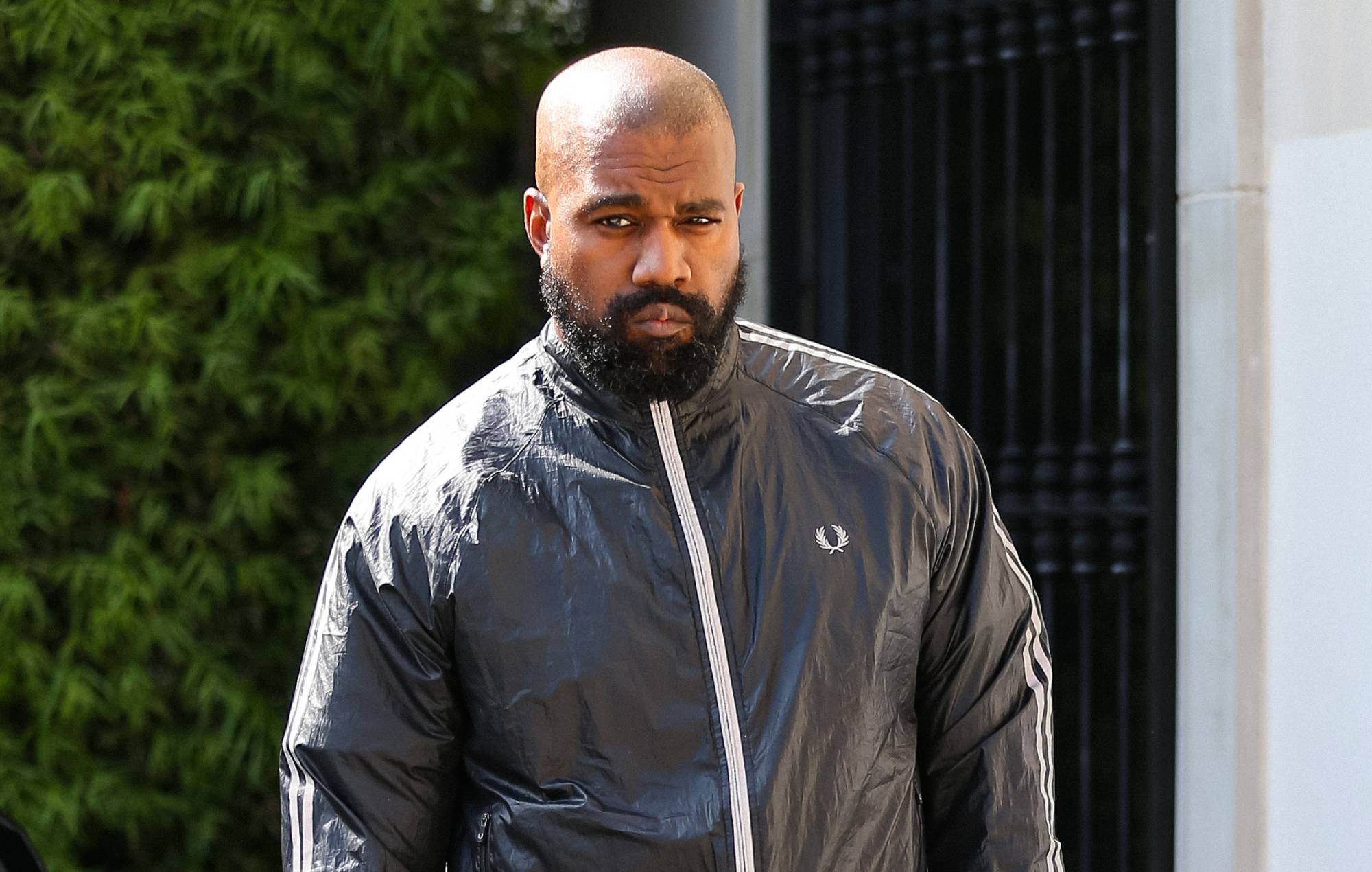 Kanye West anklaget for at have slået en middag på Chateau Marmont og fortsat angreb, mens de var bevidstløse