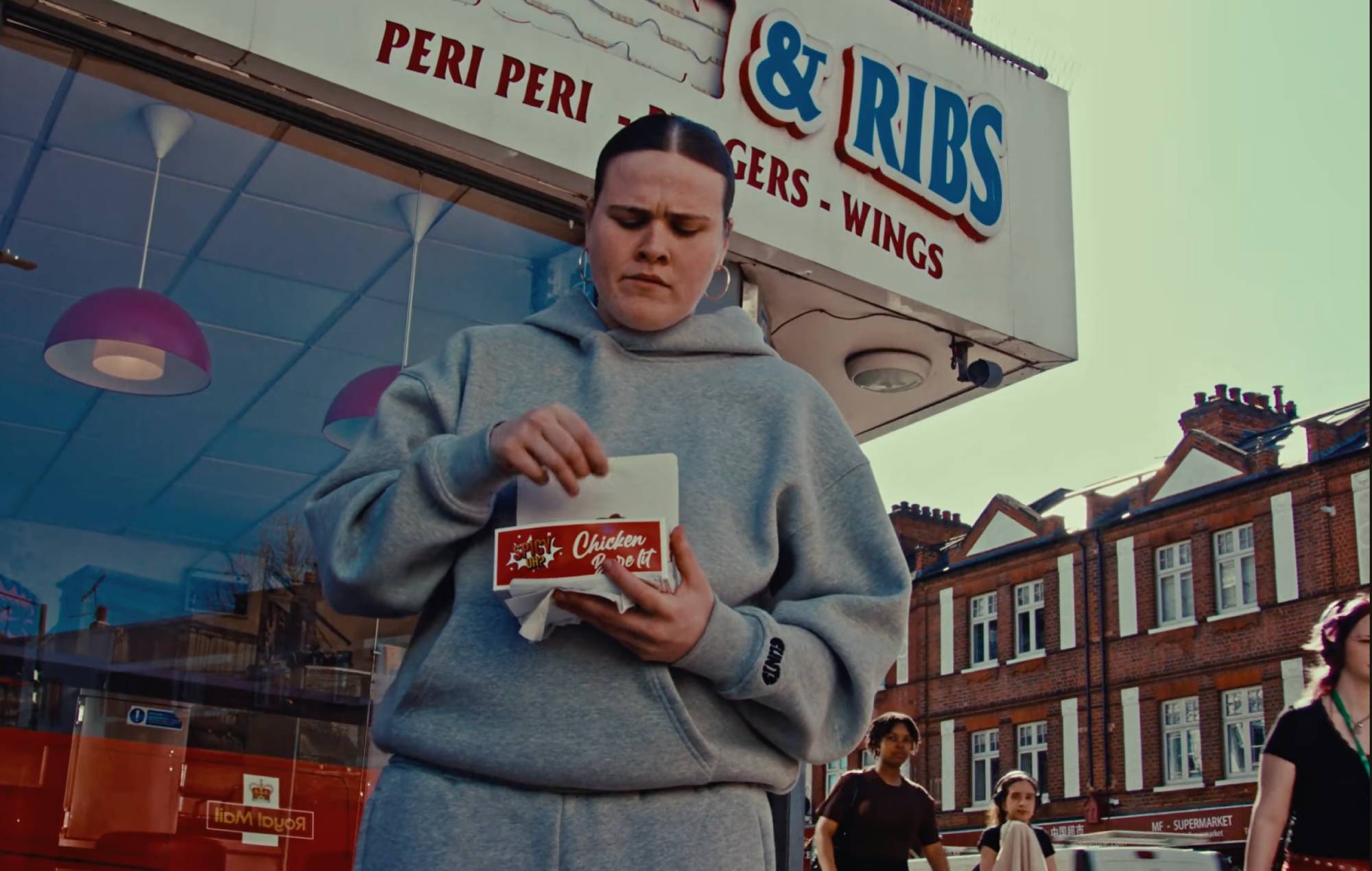 Venbee vender tilbage med den Lewis Capaldi-godkendte 'Not My Day'