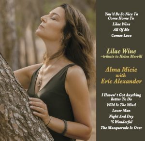 Alma Micic og lilla vin
