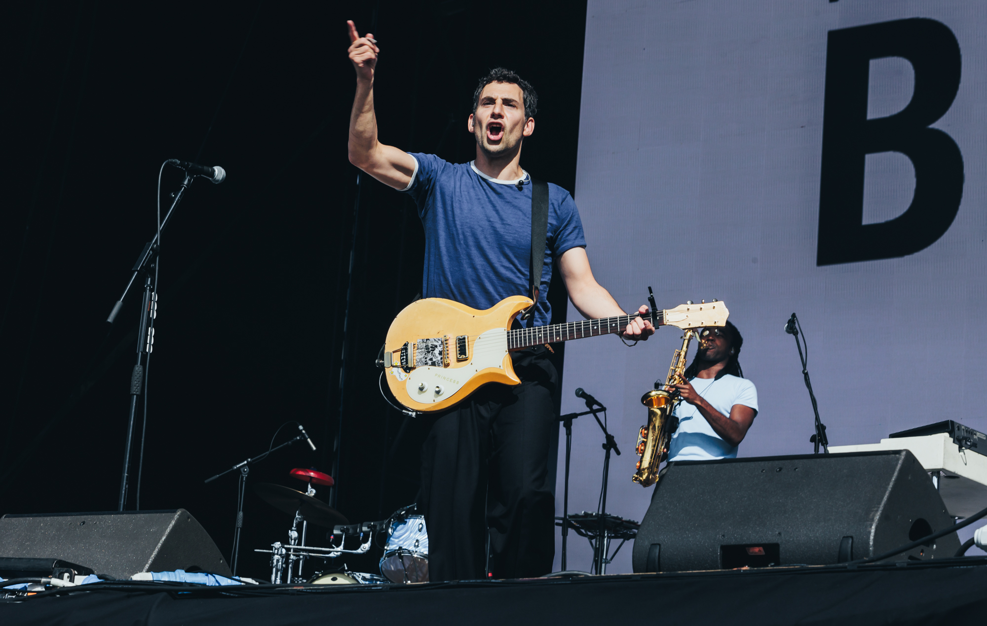 Jack Antonoff mærker AI-musikmagere som "gudløse ludere"