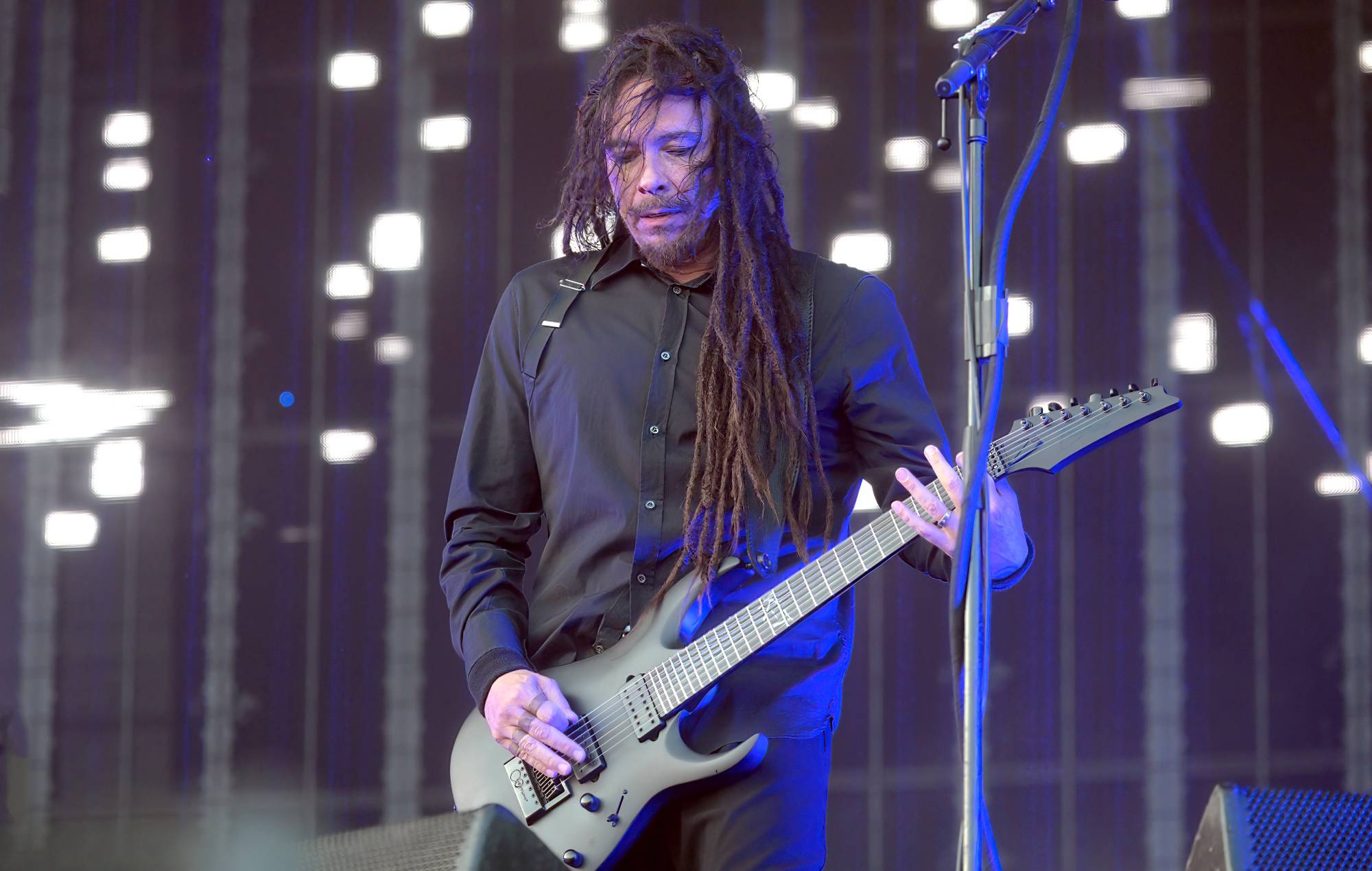 KoRns Munky siger, at bandet har skrevet 40 sange til nyt album, forklarer bassisten Fieldys afgang