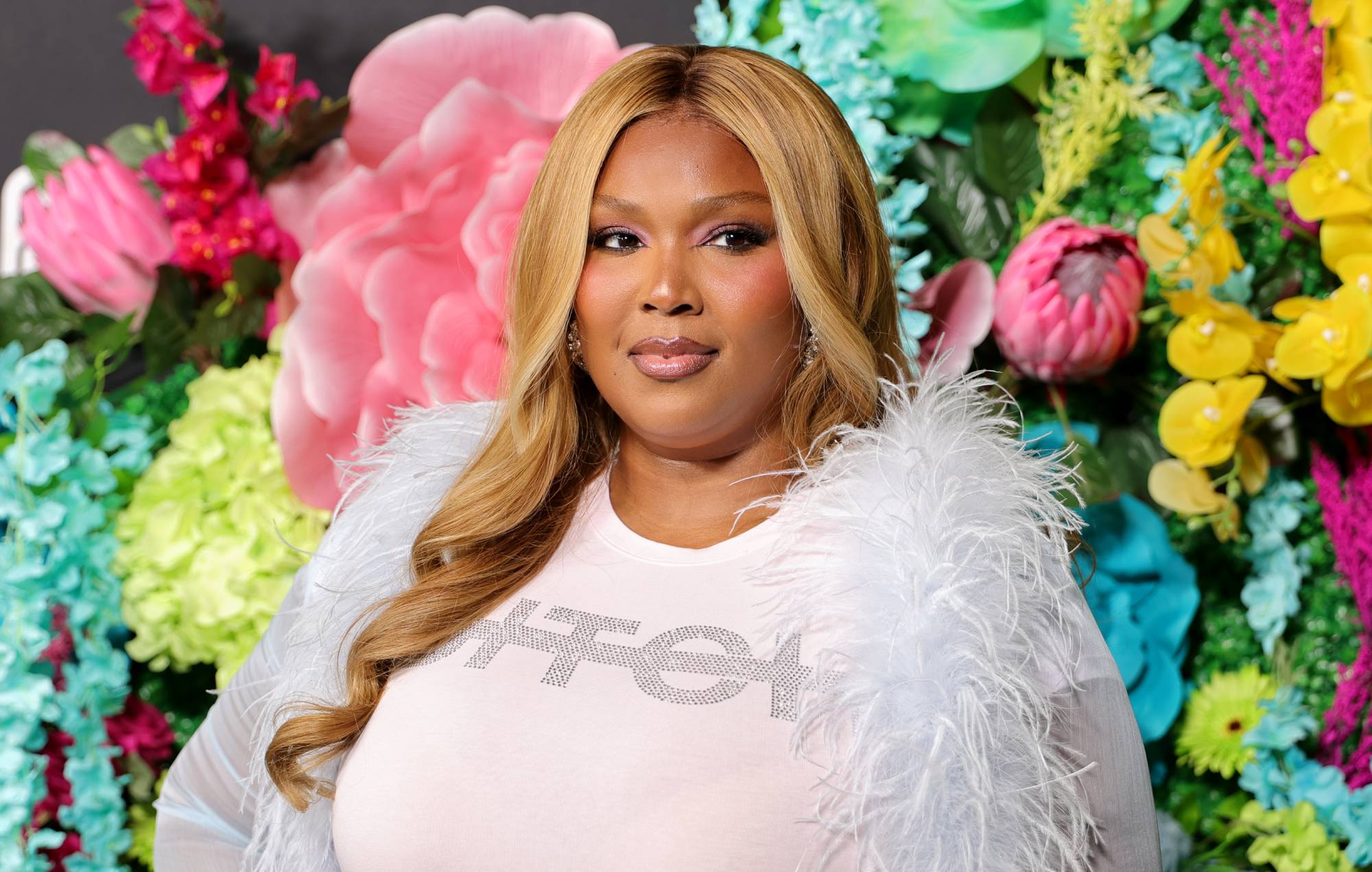 Lizzo slår ud på "racistiske og fedtfobiske" algoritmer for at "ødelægge musikindustrien" og hendes albumpromo