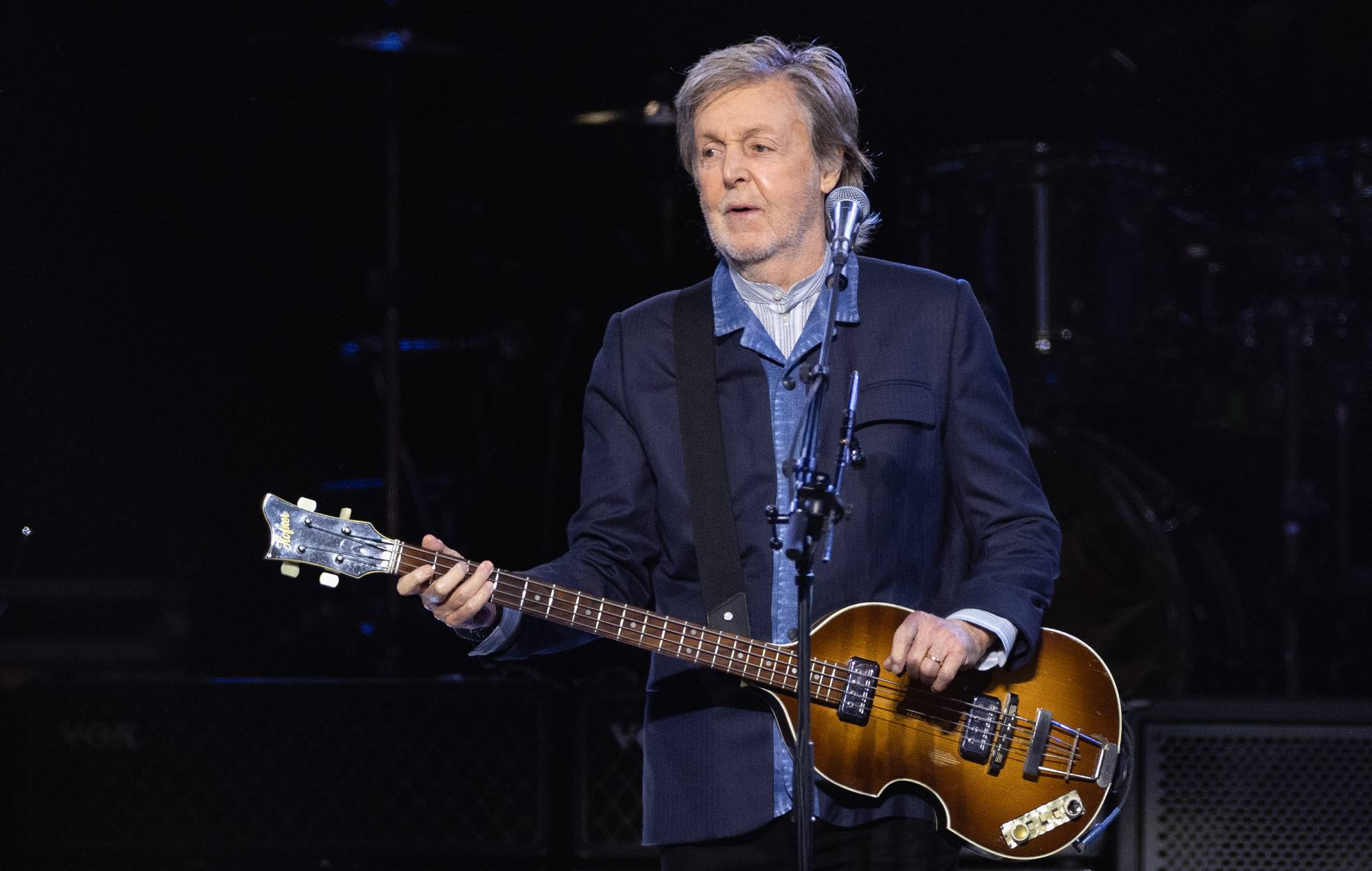 Paul McCartney husker "pinch yourself"-øjeblikket, hvor han mødte Elvis Presley med The Beatles