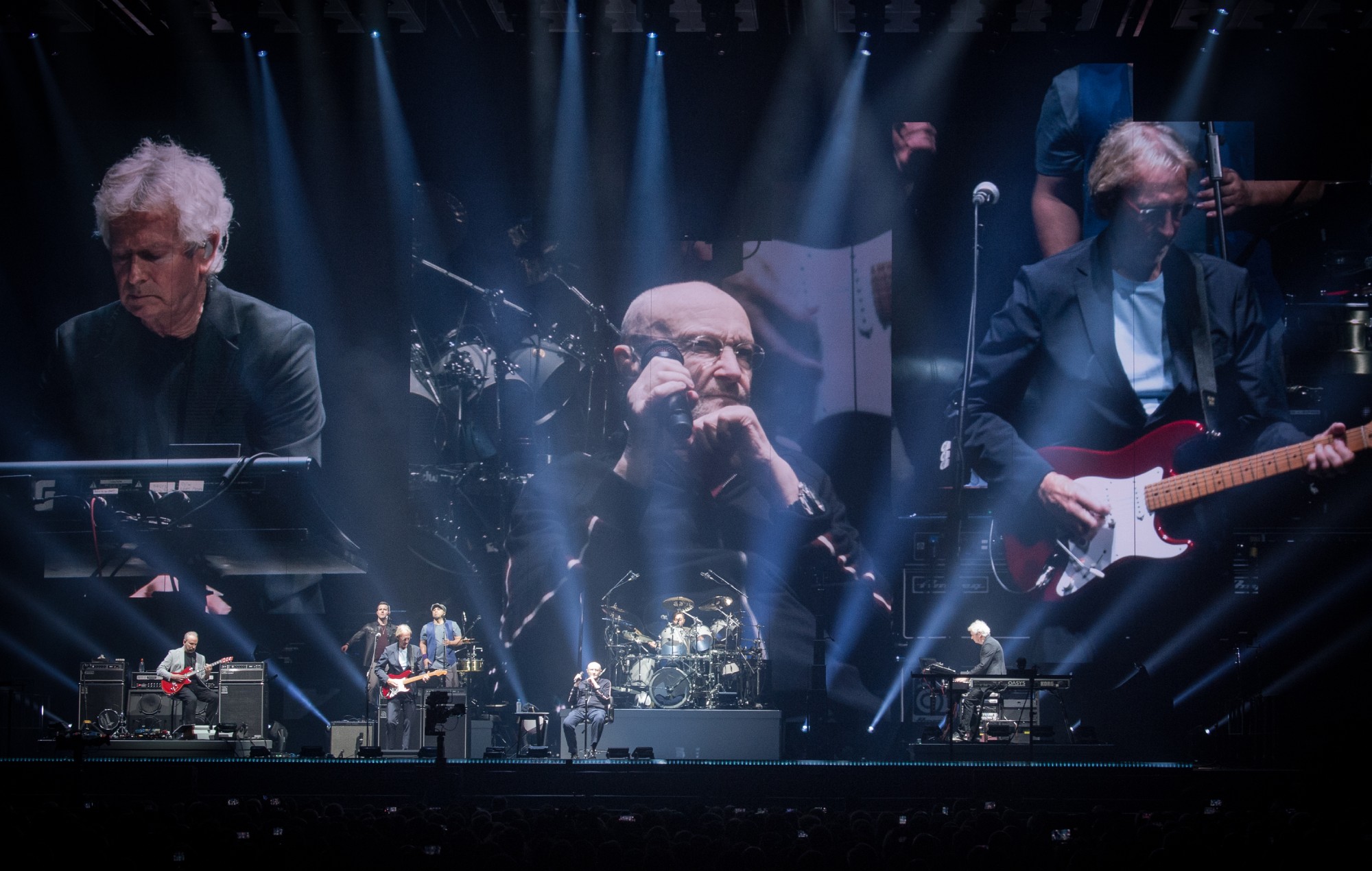 Phil Collins udelukker Rock and Roll Hall of Fame-optræden, men siger, at han "ville overveje" en turné
