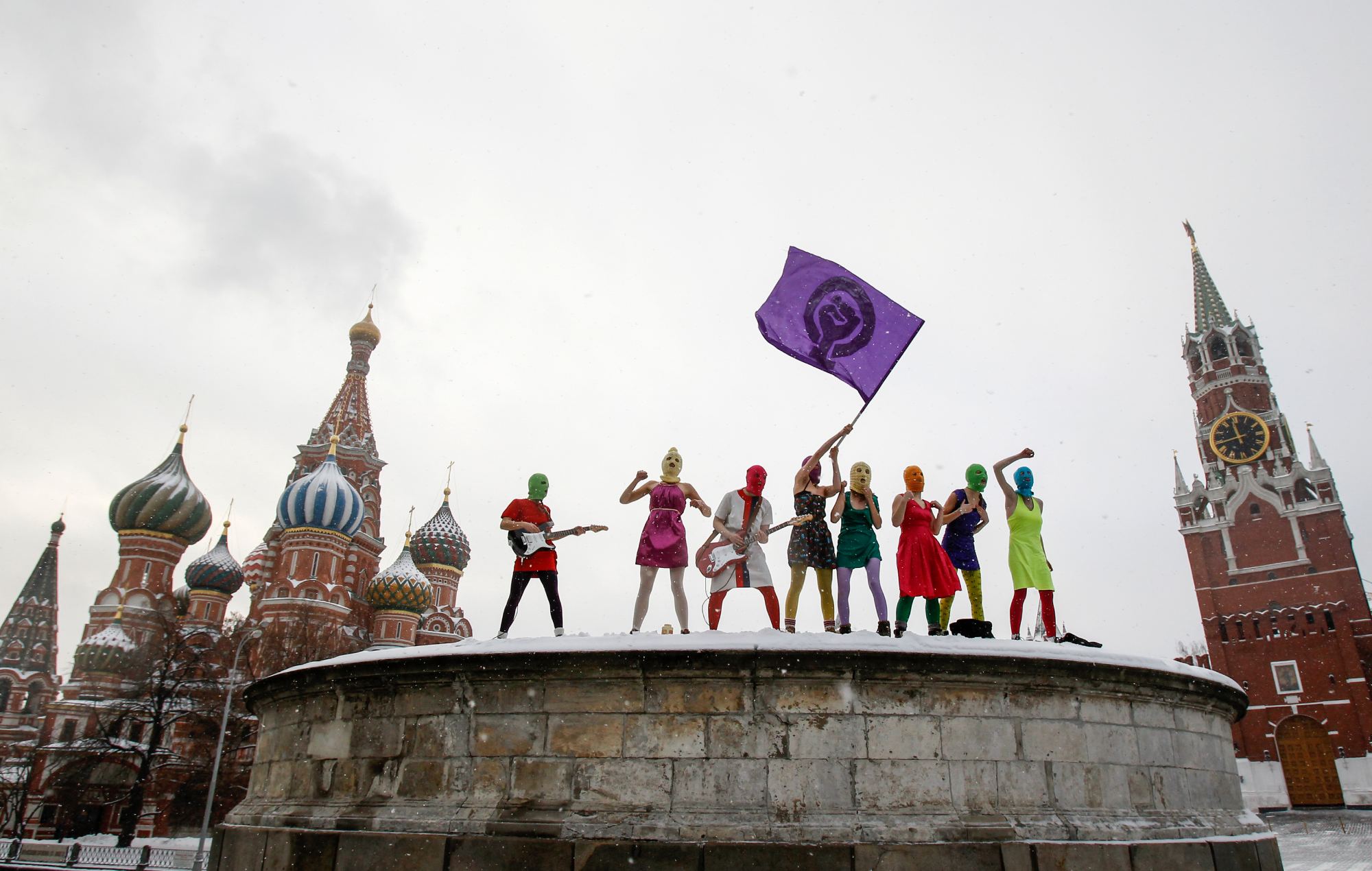 Pussy Riots Nadya Tolokonnikova taler om "audacious" debutalbum 'CYKA': "Jeg vil skabe problemer"