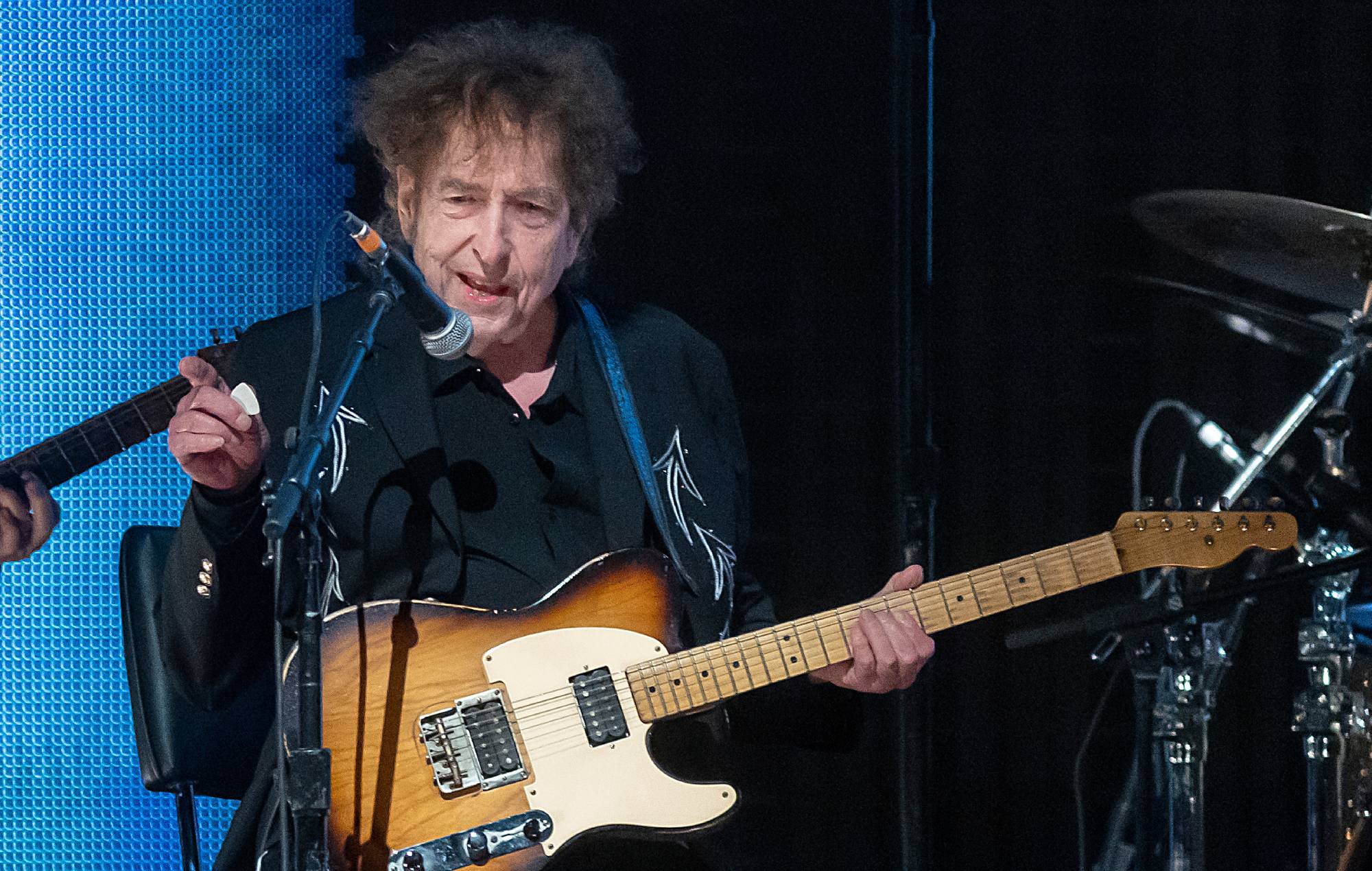 Bob Dylan ændrer livebandet, da to mangeårige guitarister går væk