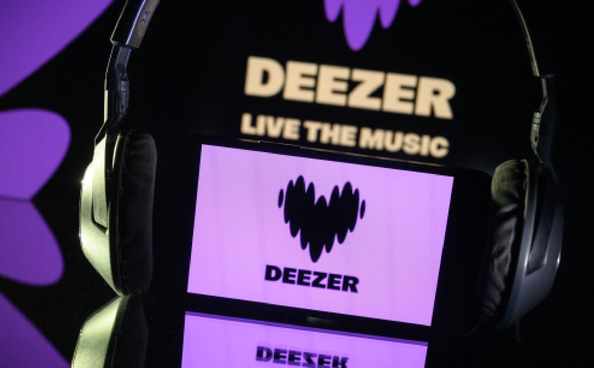 Deezer lancerer AI-musikdetektor til afspilningslister på tværs af 20 streamingplatforme