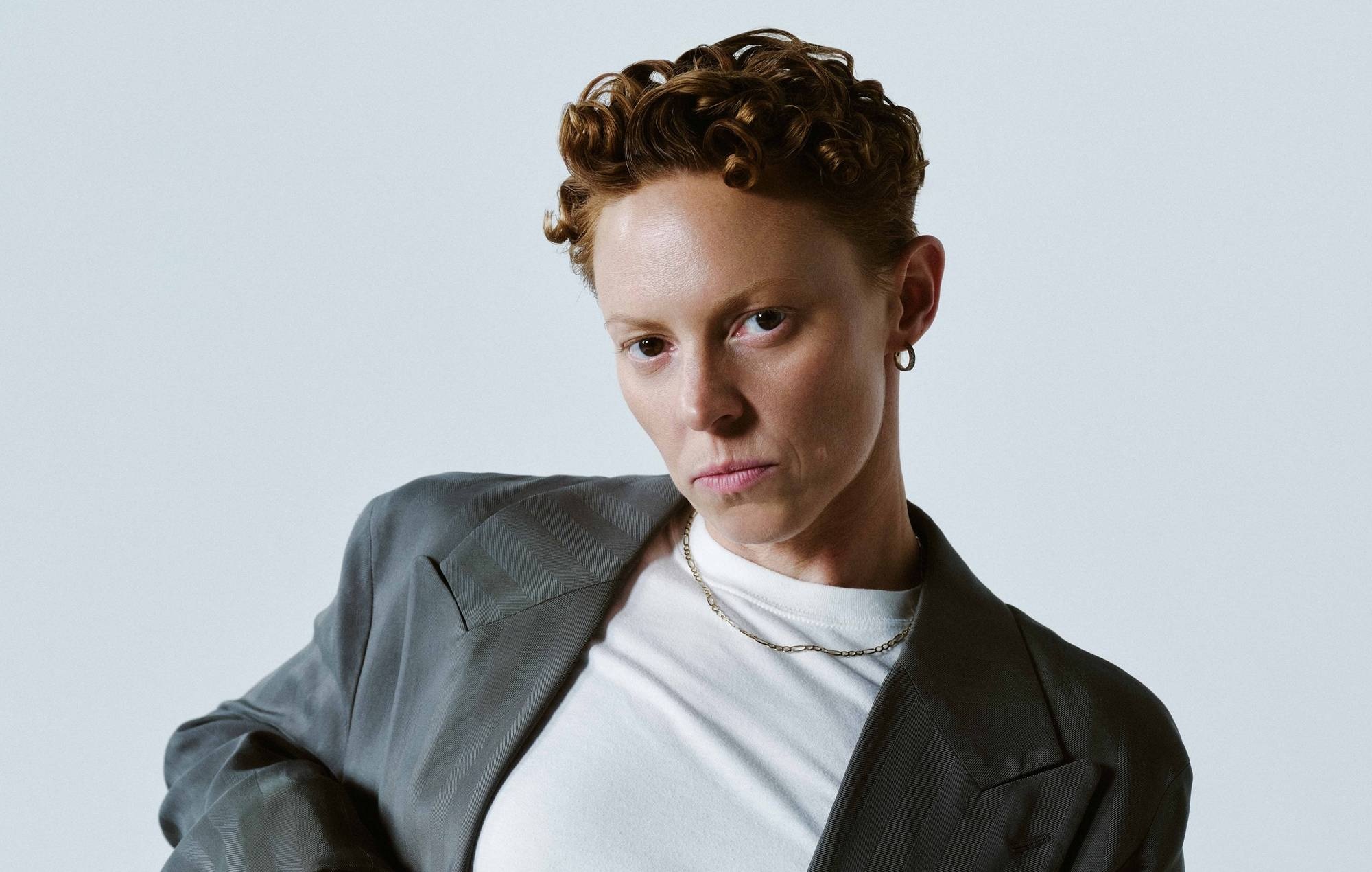 La Roux deler anthemic synth-drevet single 'Babyline': "Happier, lettere, modigere"