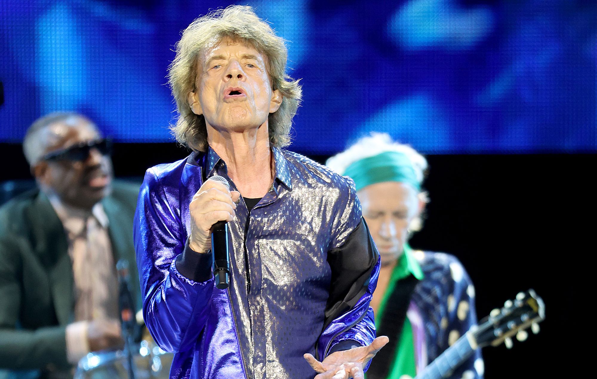 Mick Jagger siger, at han er "klar til at gå" på turné med The Rolling Stones, og "forhåbentlig laver vi shows næste år"