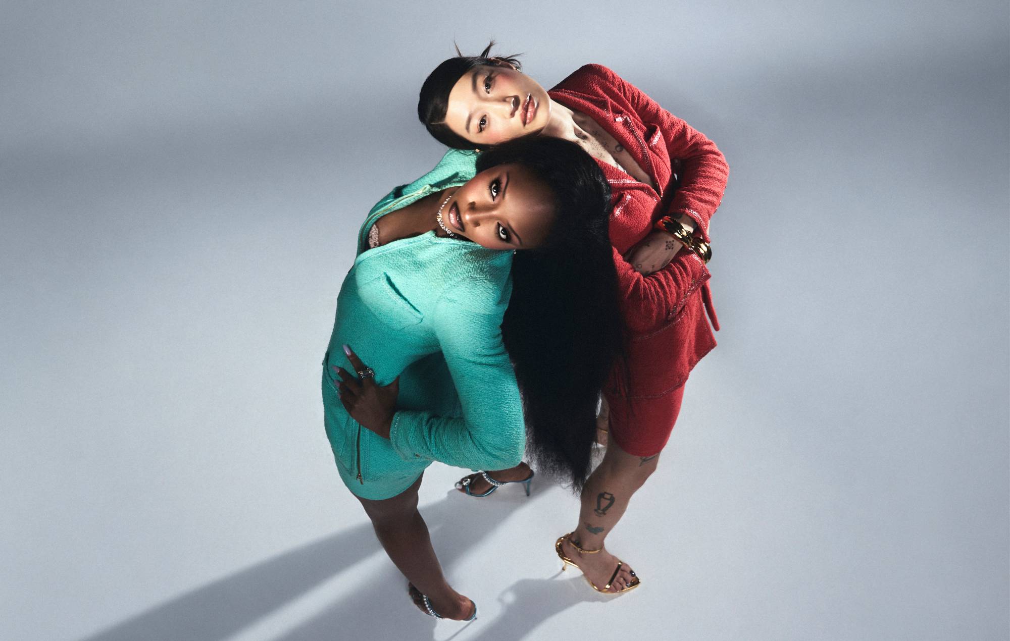 Peggy Gou bruger "sommerens opløftende energi" for den smittende single 'Wo,man' med Ayra Starr