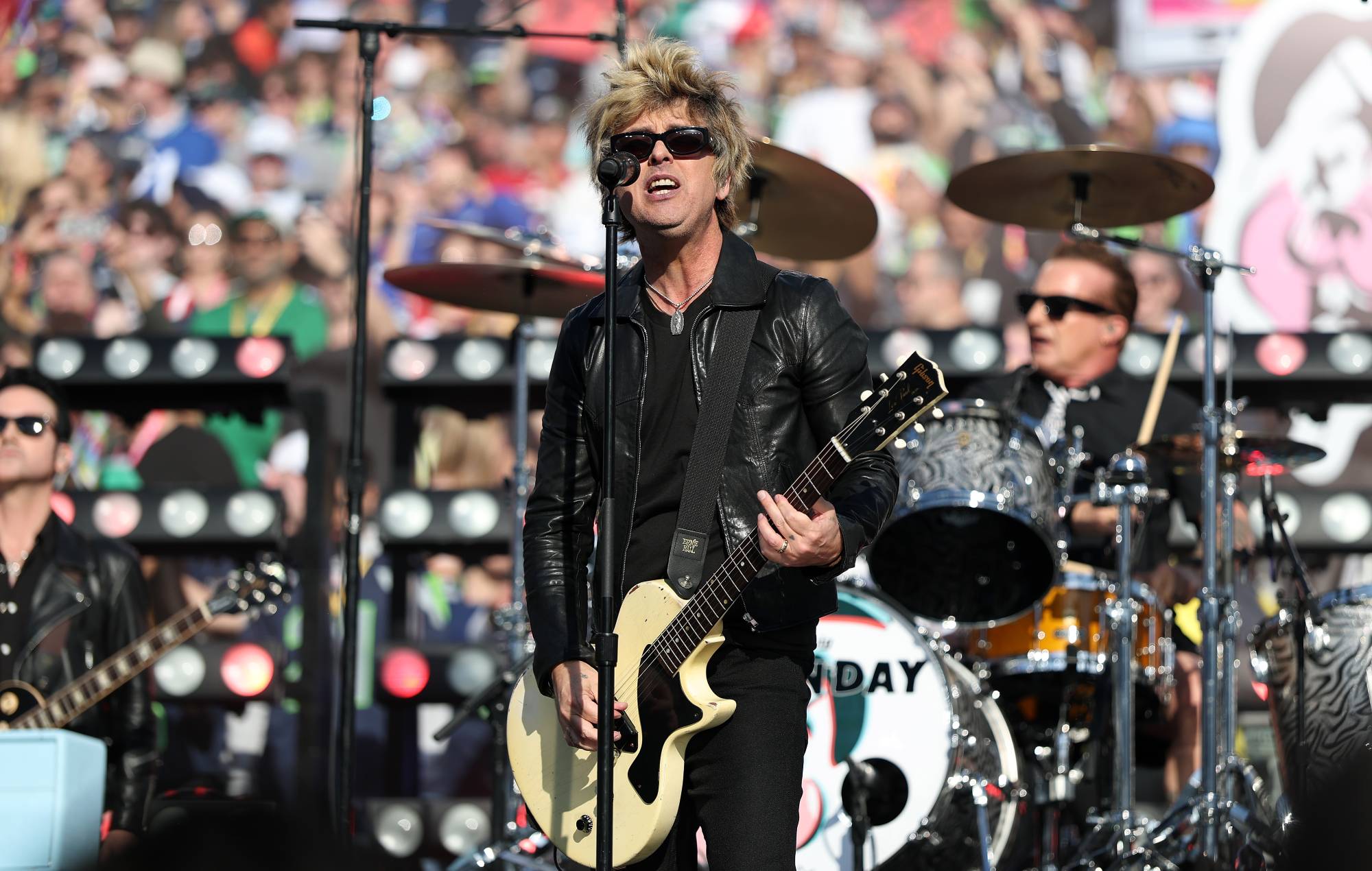 Se Green Day inspirere ungt band til at komme på banen i en ny fuld trailer til den hæsblæsende komedie 'Nimrods'