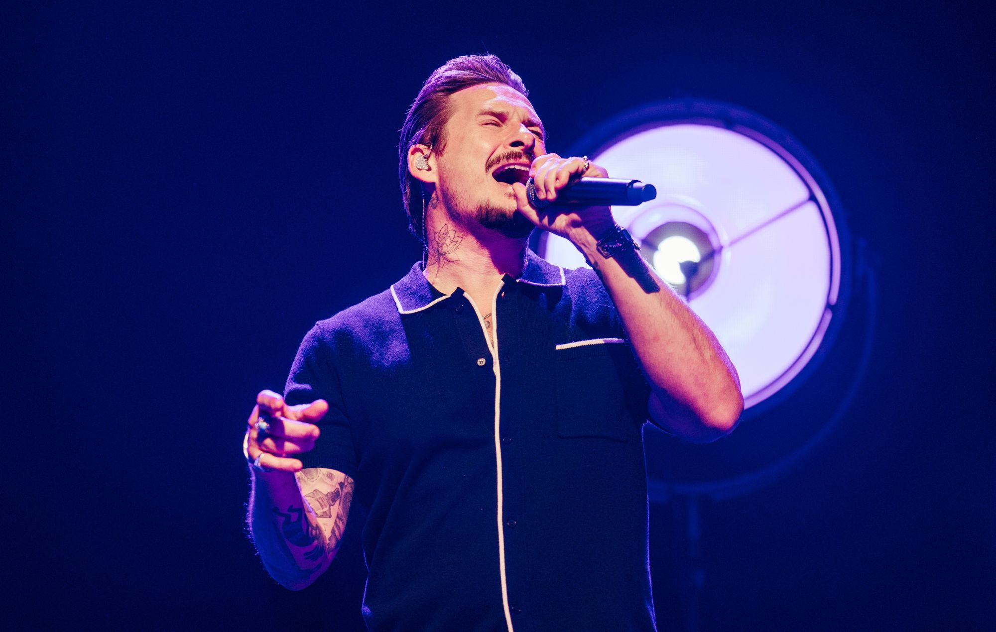 Den blå sanger Lee Ryan skal dømmes for racistisk forværret overfald på flyvechef efter at have tabt appel