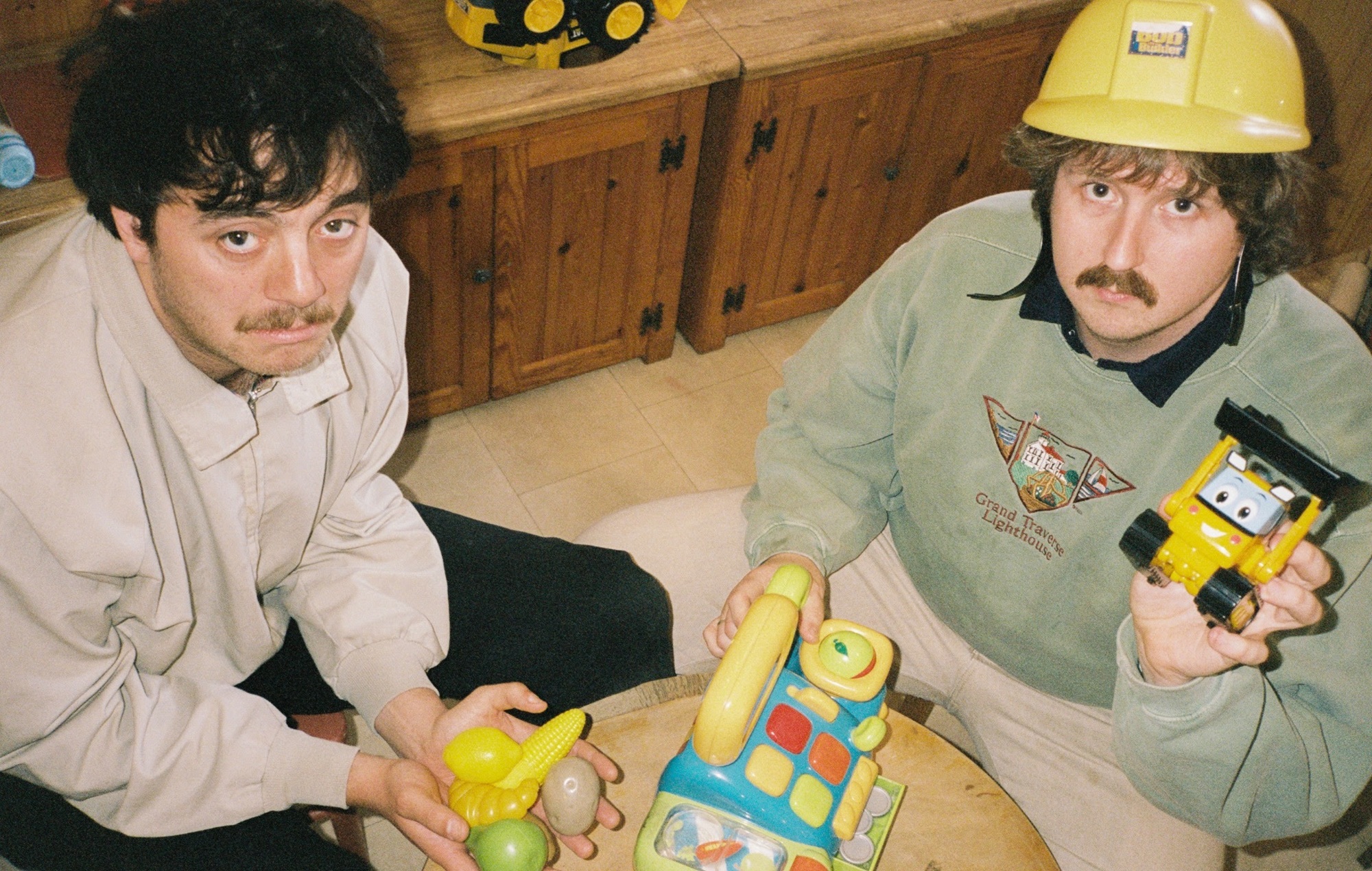 Getdown Services deler den "tristeste sang, vi nogensinde har skrevet" med den nedslående nye single 'Cha Cha Slide'