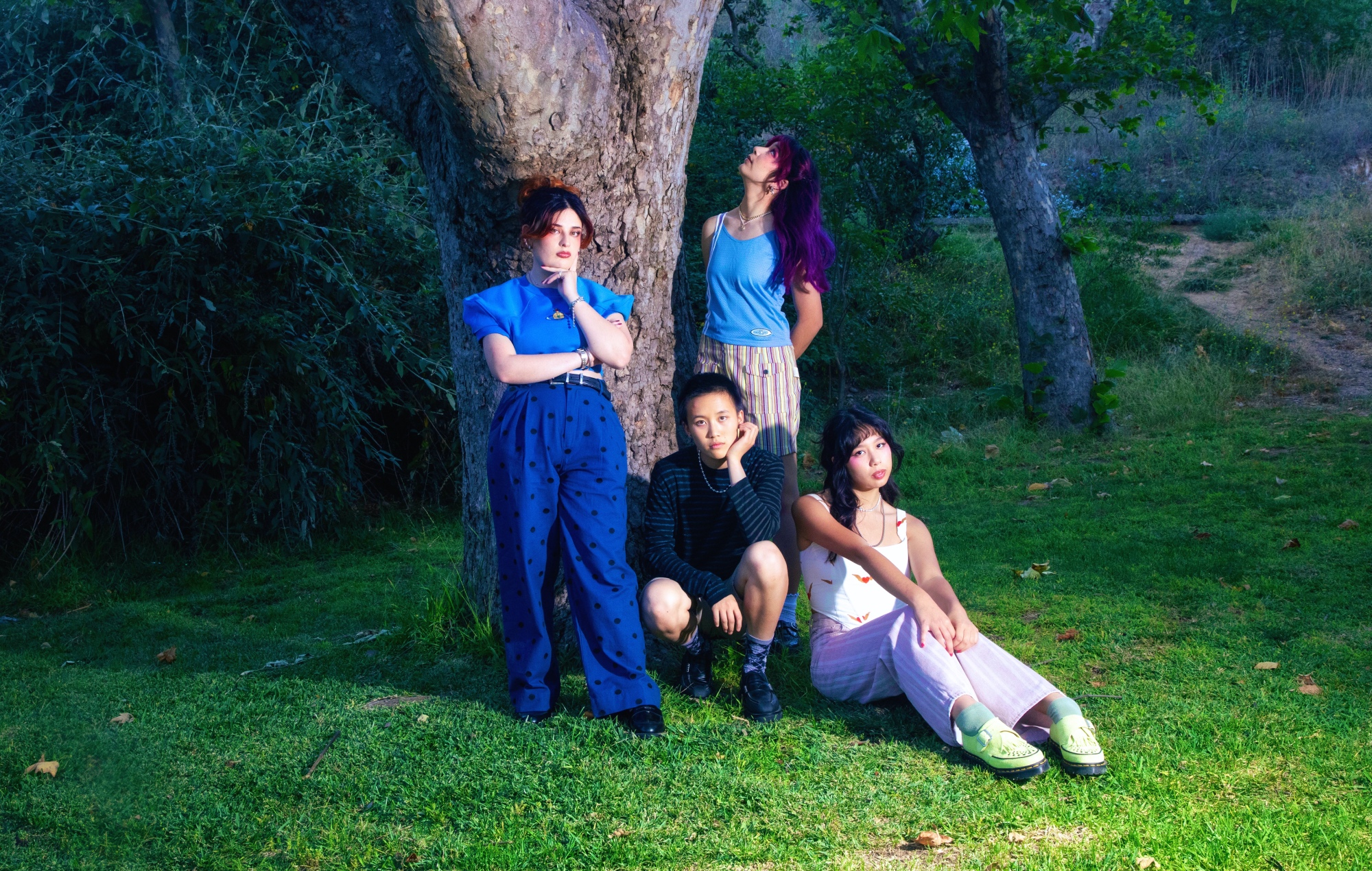 Linda Lindas på det "rigtige sjove" nye album "Gotta Get Out" og "cool" Hayley Williams samarbejder med "Closer": "Det er en emo-sang om ikke at ville blive ældre"