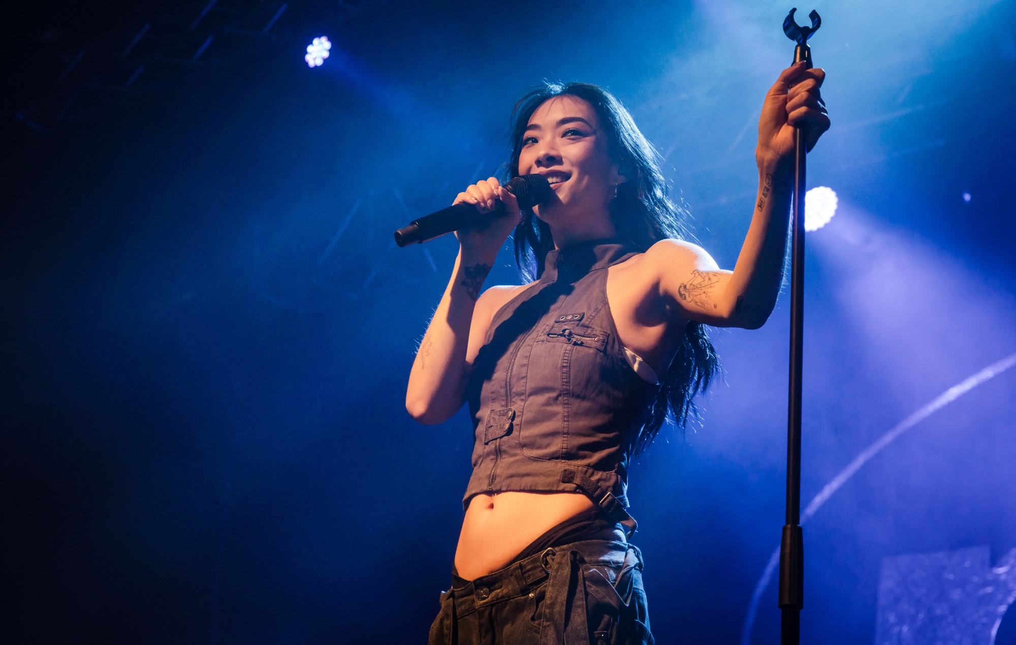 Rina Sawayama afslører, at hun har indspillet "40 eller 50" nye sange i løbet af de sidste to år