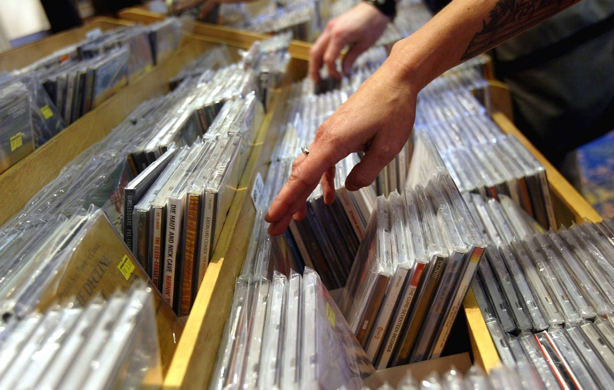 Væksten i cd-salget overgår vinyl i USA i første halvdel af 2026