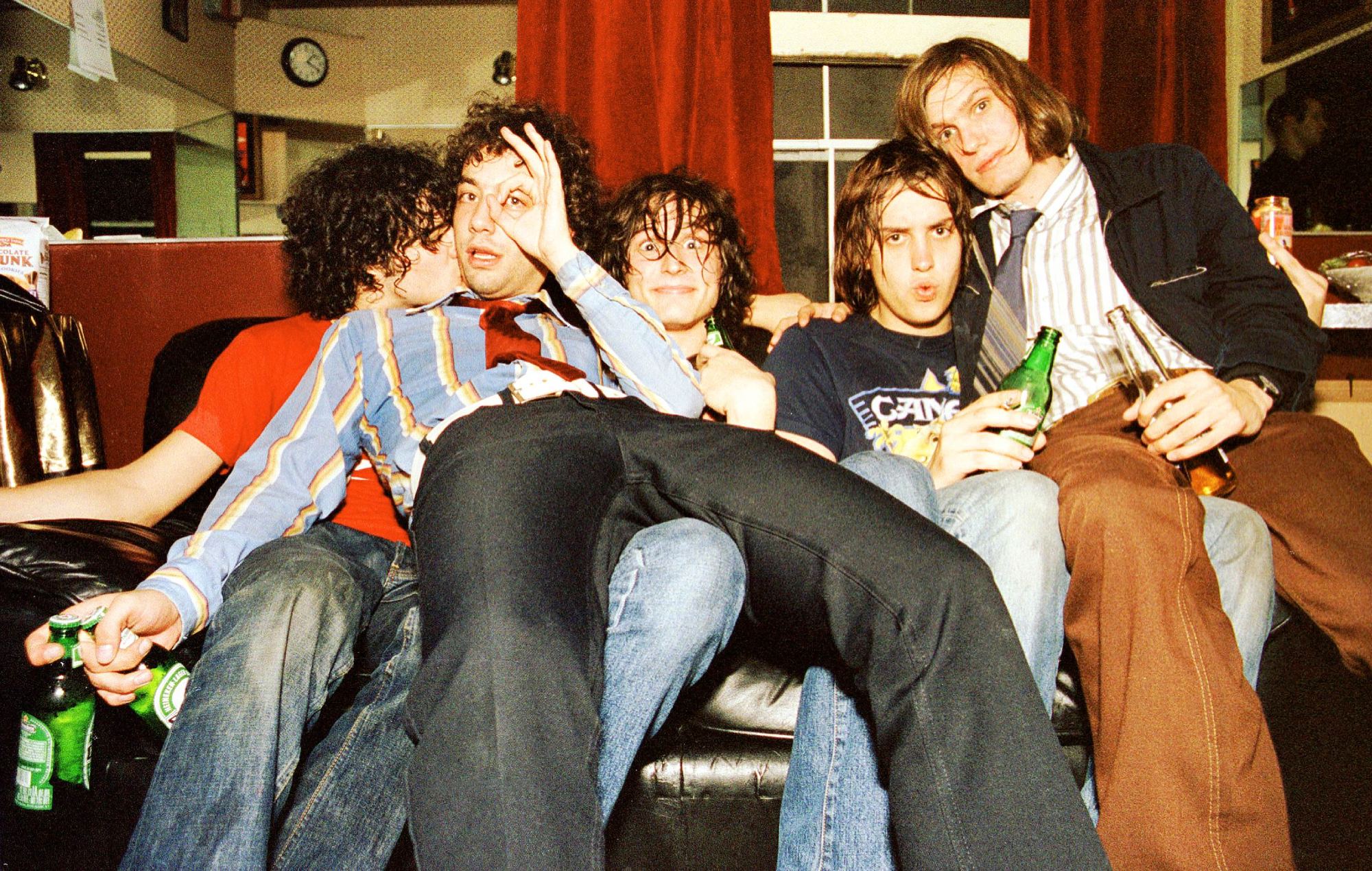 The Strokes backstage i Californien i 2001 (Foto af Anthony PIdgeon/Redferns)