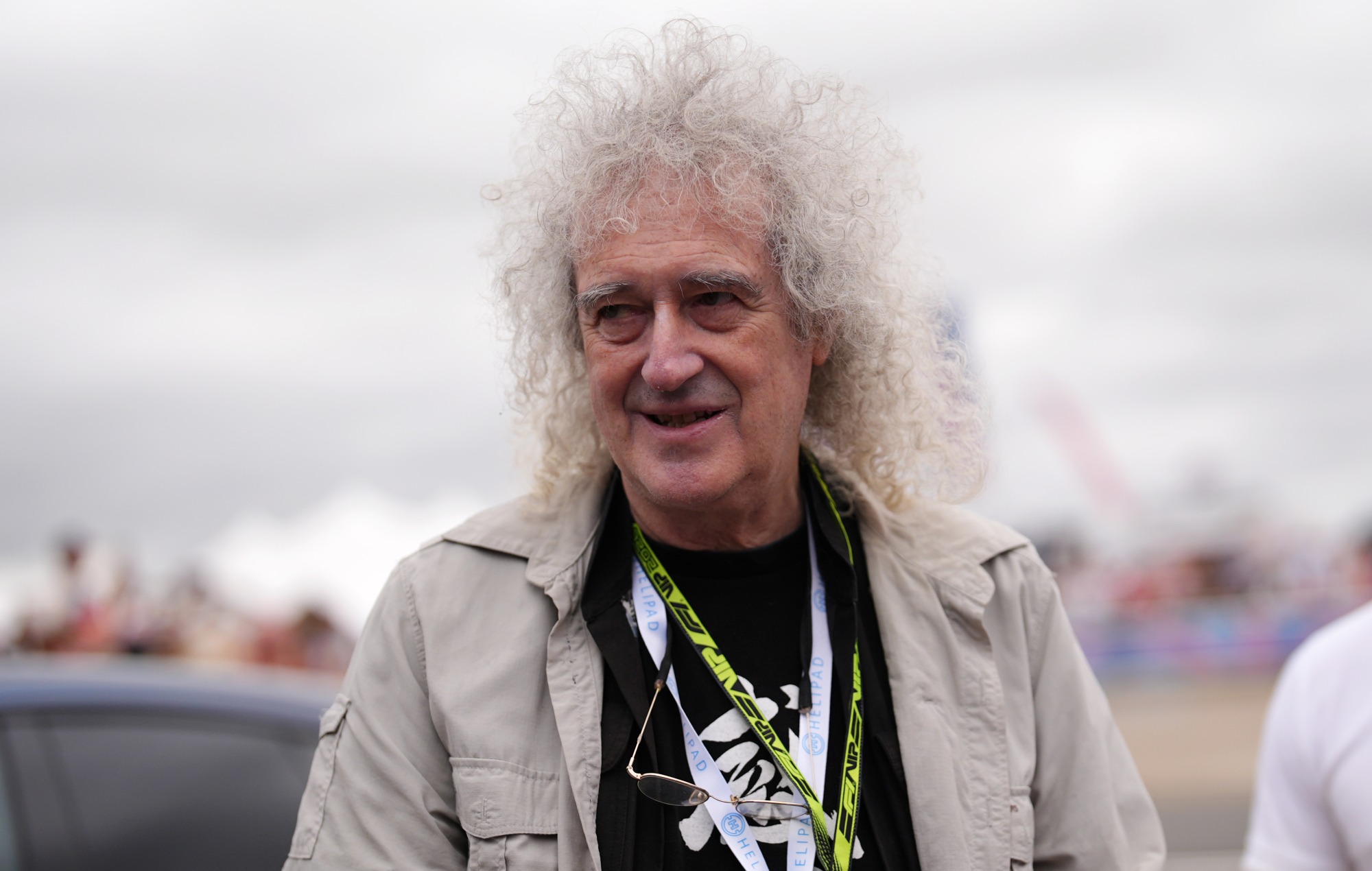 Brian May genskaber dårligt det ikoniske Queen albumcover for at bevise farerne ved AI: "Så det er den slags intelligens, der snart vil herske over verden?"
