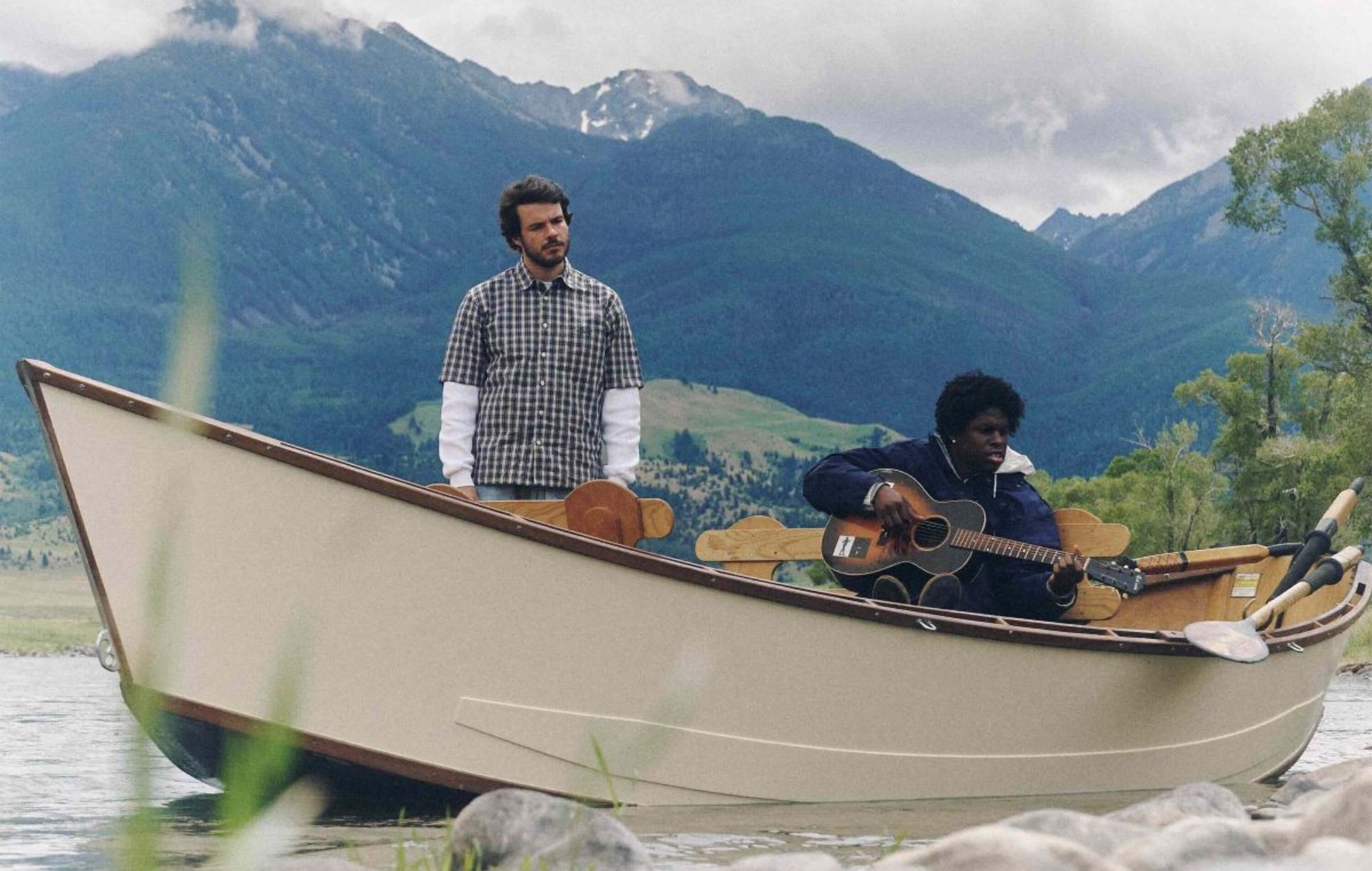 Rex Orange County genforenet med Daniel Caesar for den sjælfulde nye single 'Indecision'