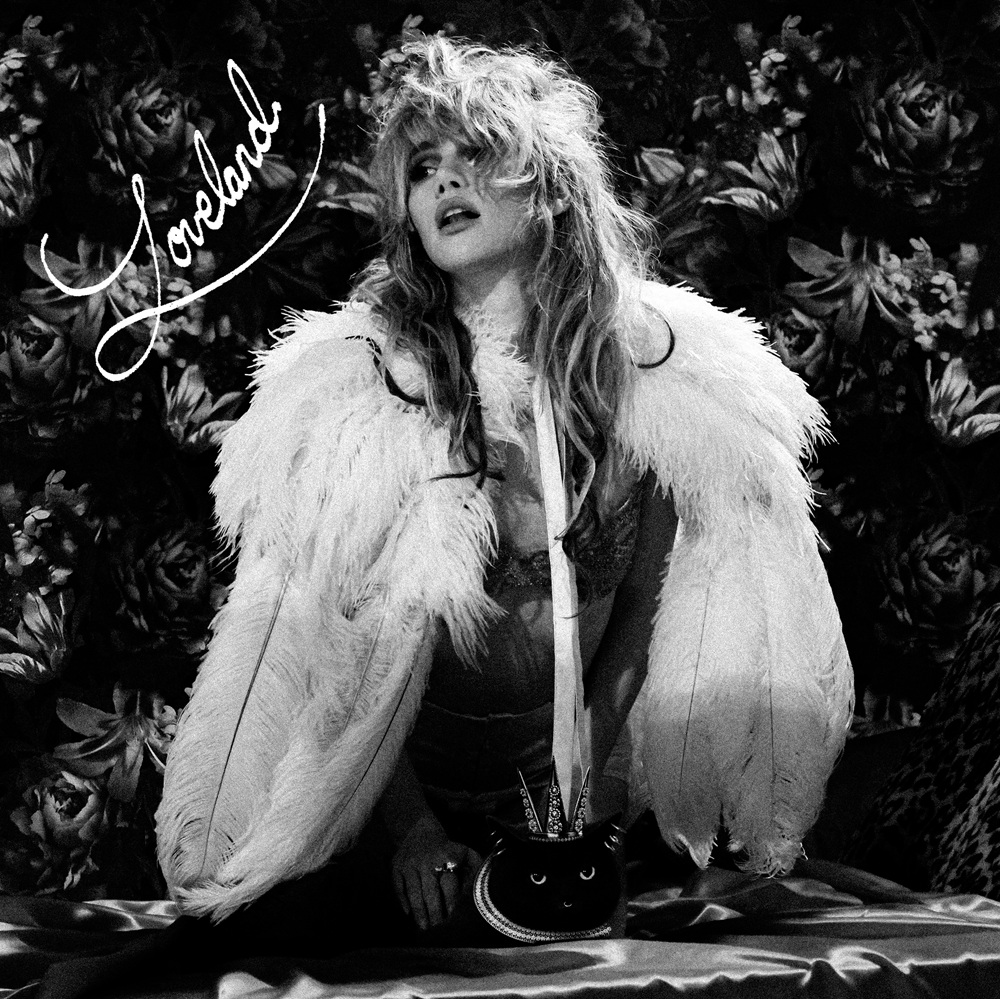 suki waterhouse loveland anmeldelse