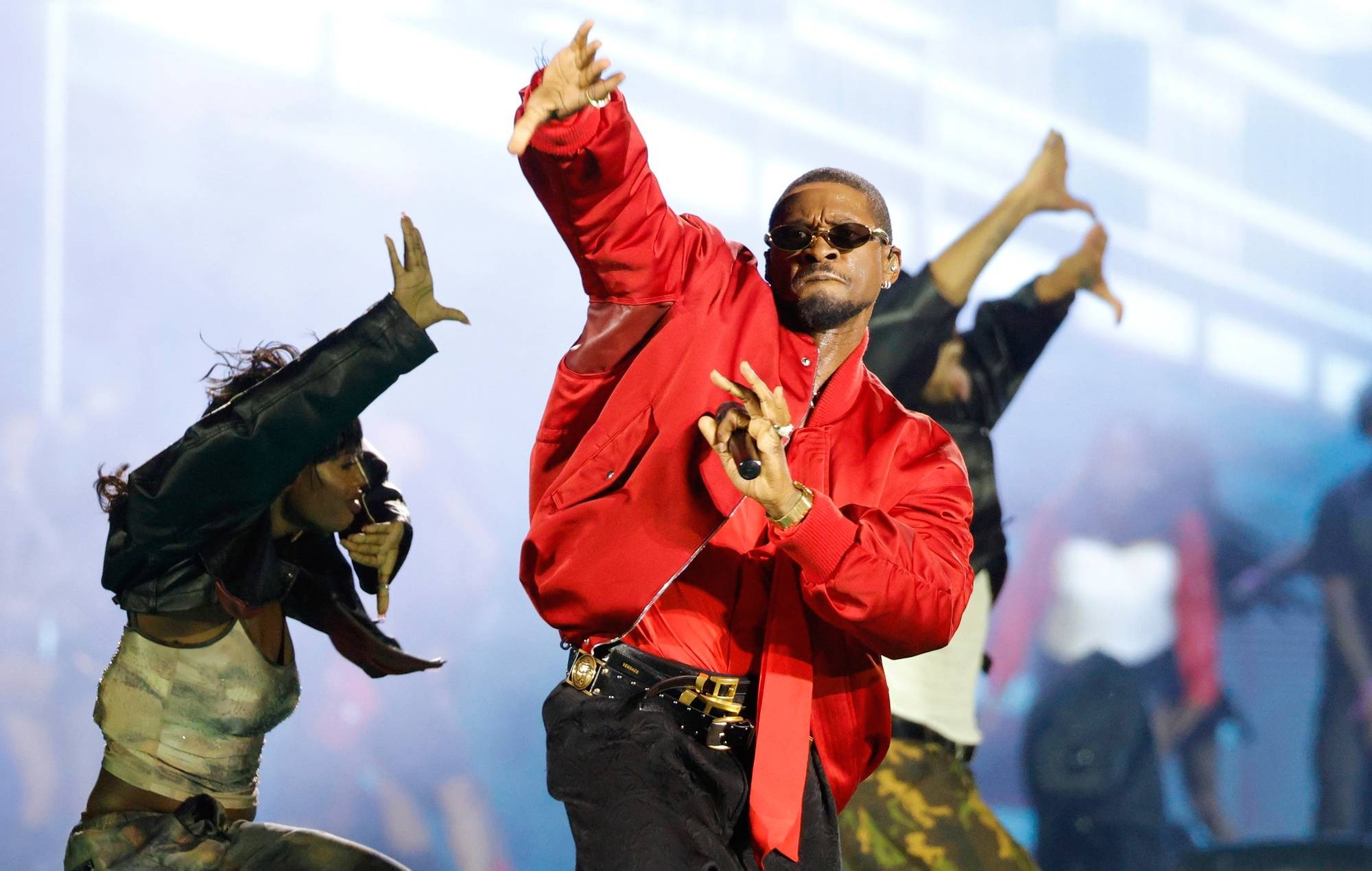 Usher reagerer på virale påstande om, at han blev erstattet af en body double ved en af ​​hans koncerter